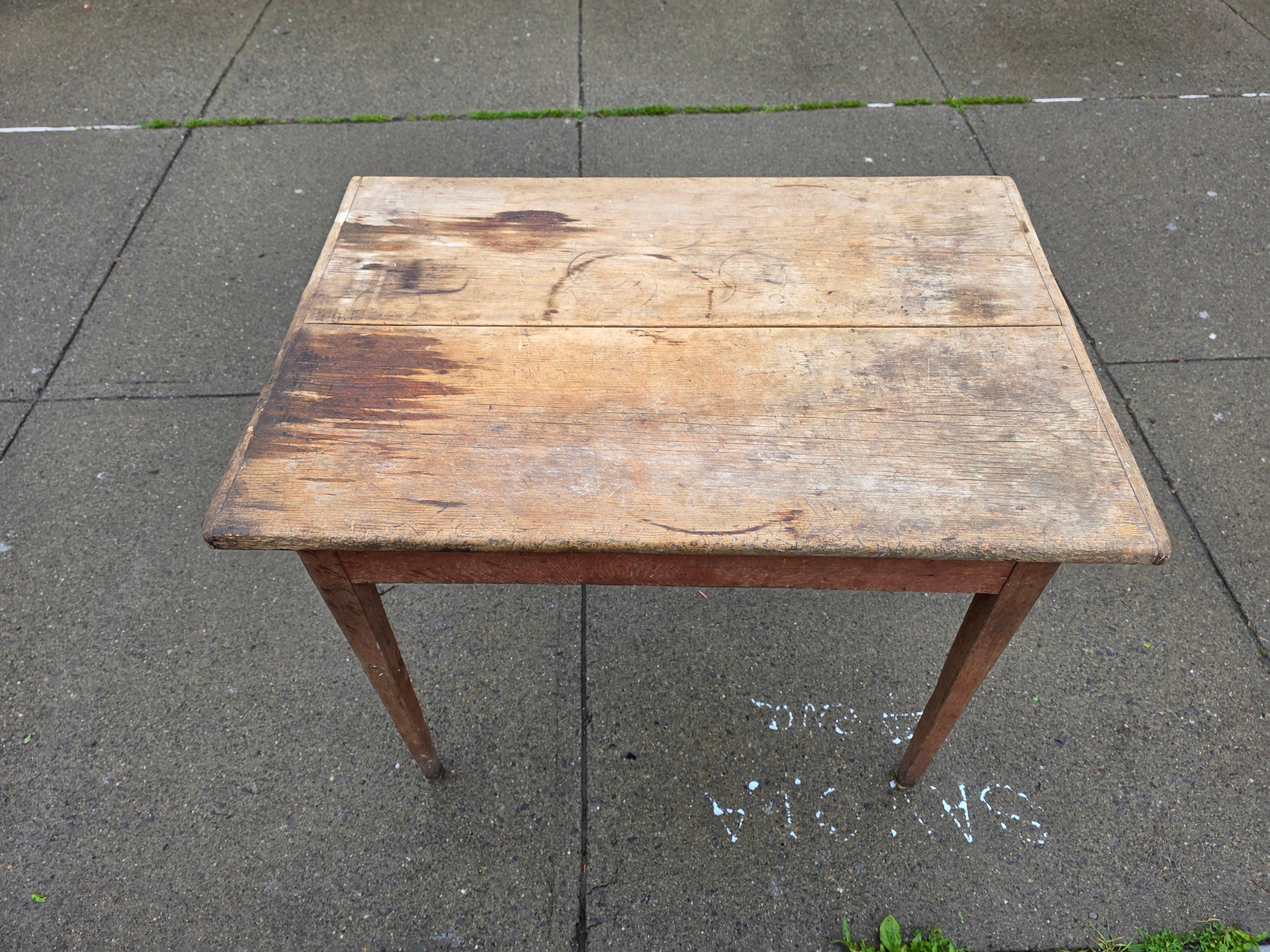 Mesa de taberna americana Circa 1800 en superficie original en Bueno estado para la venta en Hudson, NY