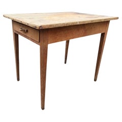 Mesa de taberna americana Circa 1800 en superficie original