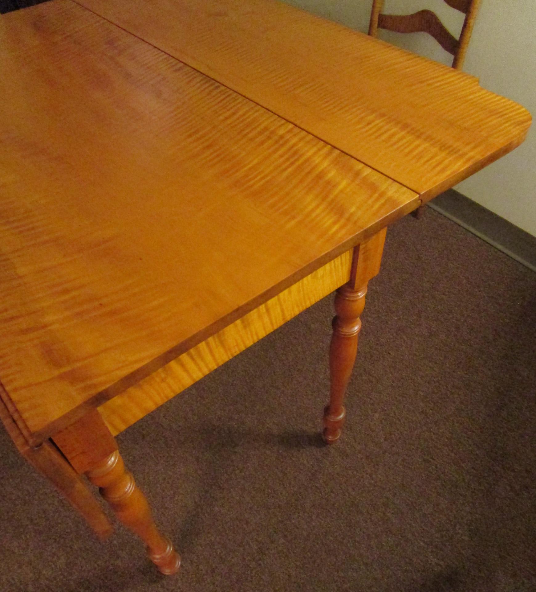  Dining Table and Four Chairs w/ Rush Seats Early 19thc American Tiger Maple For Sale 12