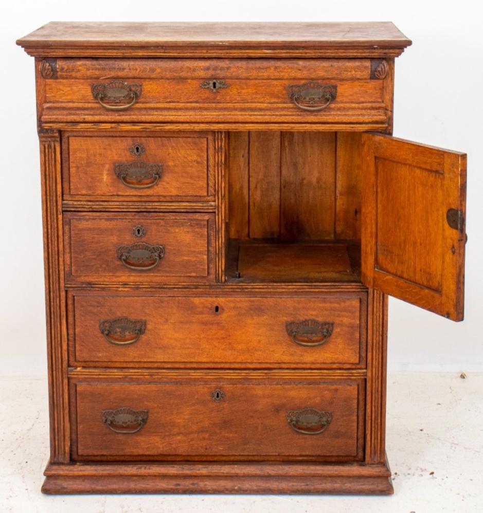 American Tiger Oak Chest of Drawers, circa 1900 In Good Condition In New York, NY
