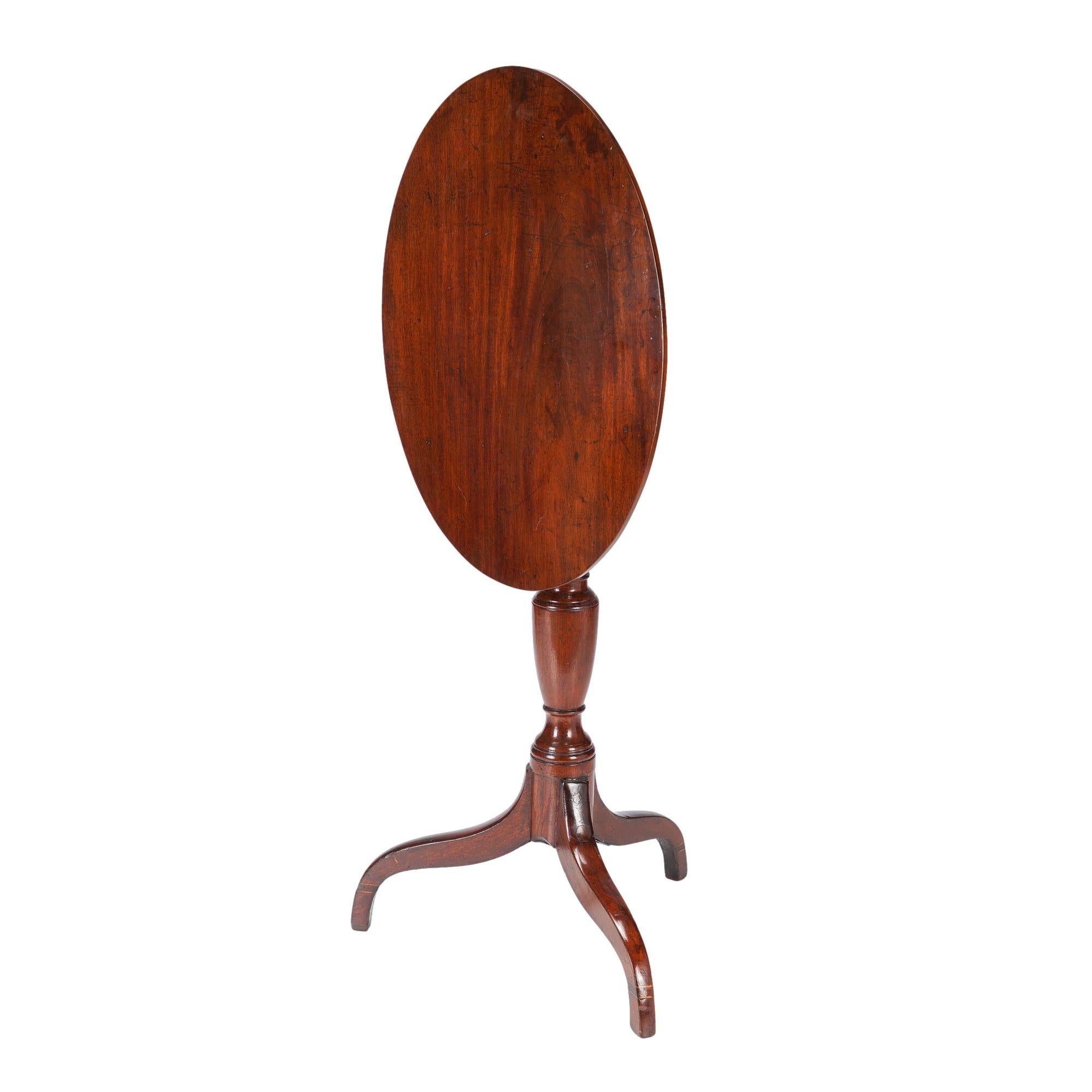 Bougeoir ovale américain à couvercle basculant et à jambes araignées, 1790-1810 en vente 5