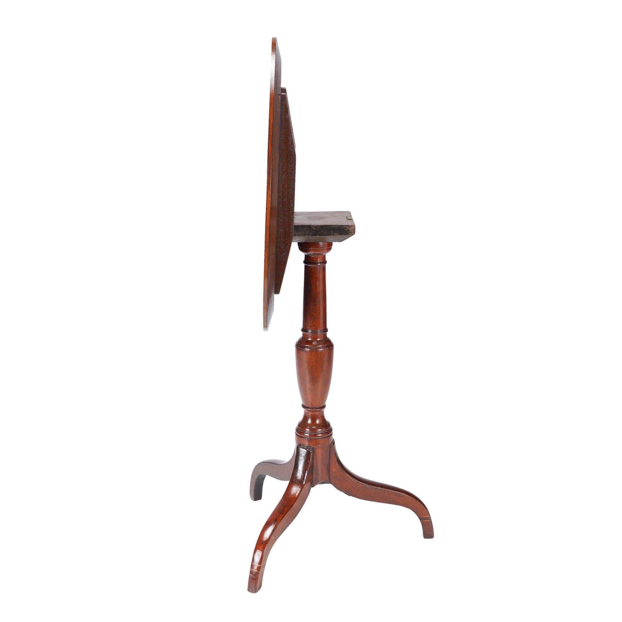 Bougeoir ovale américain à couvercle basculant et à jambes araignées, 1790-1810 en vente 6