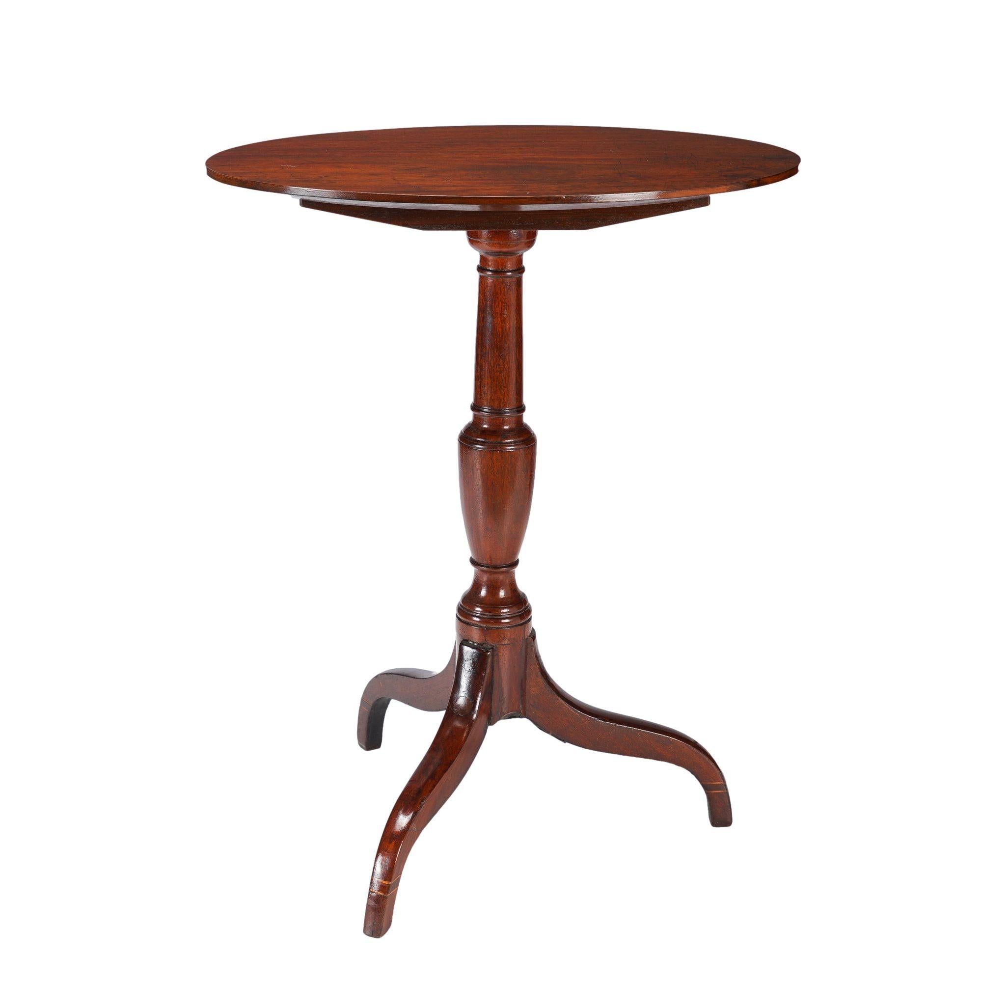 Hepplewhite Bougeoir ovale américain à couvercle basculant et à jambes araignées, 1790-1810 en vente