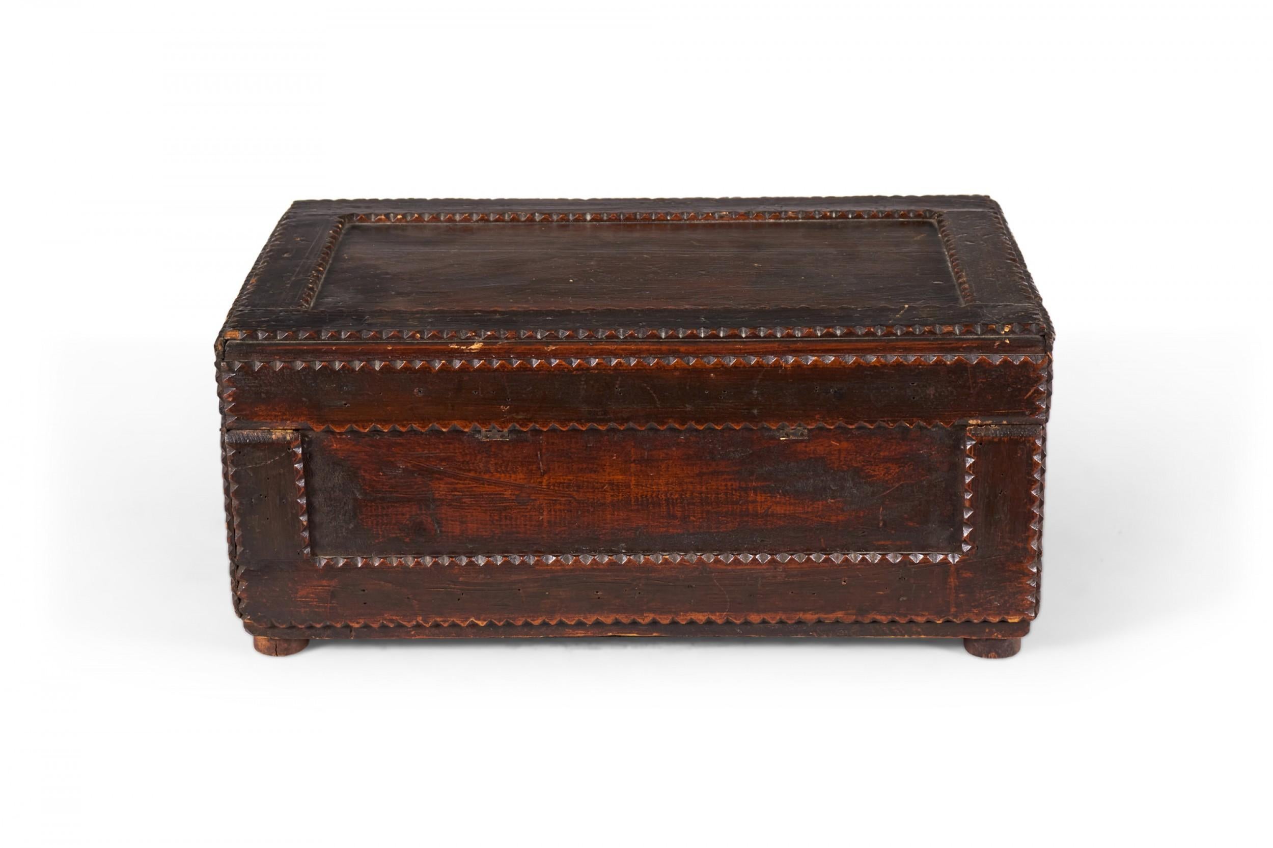 Caja de madera Tramp Art Americano en venta 2