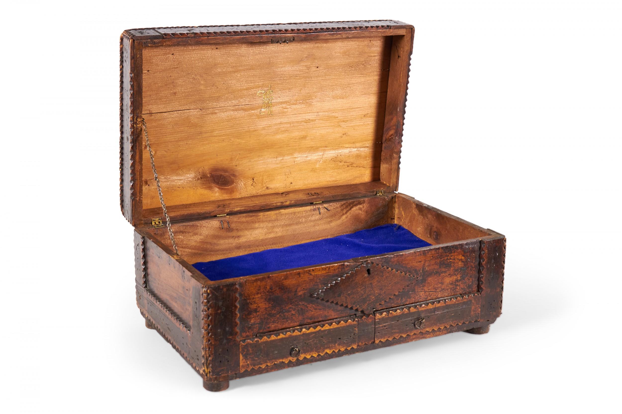 Caja de madera Tramp Art Americano en Bueno estado para la venta en Queens, NY
