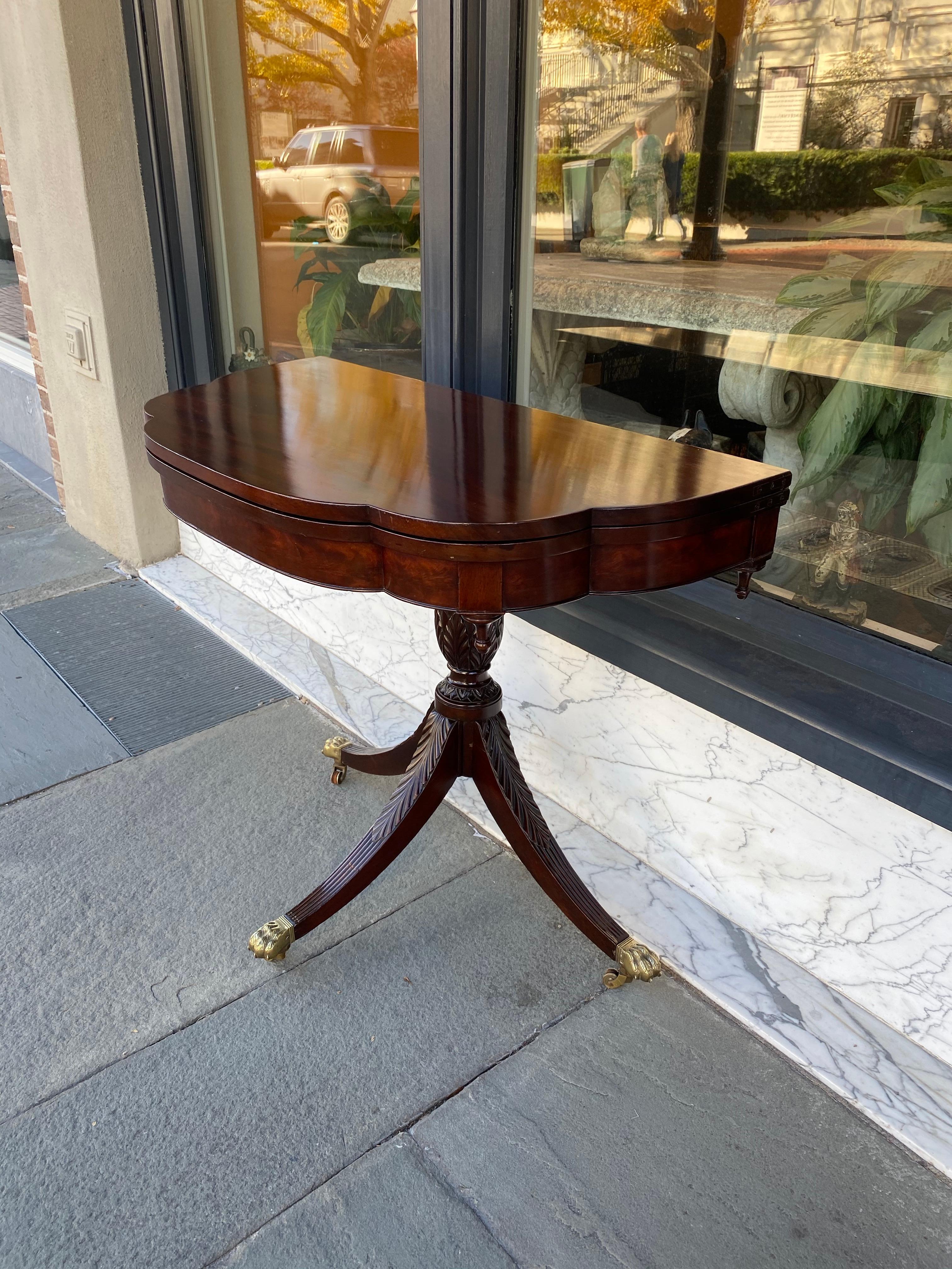 American Trick Leg Card Table with Classically Carved Urn Base, circa 1820 In Good Condition In Charleston, SC