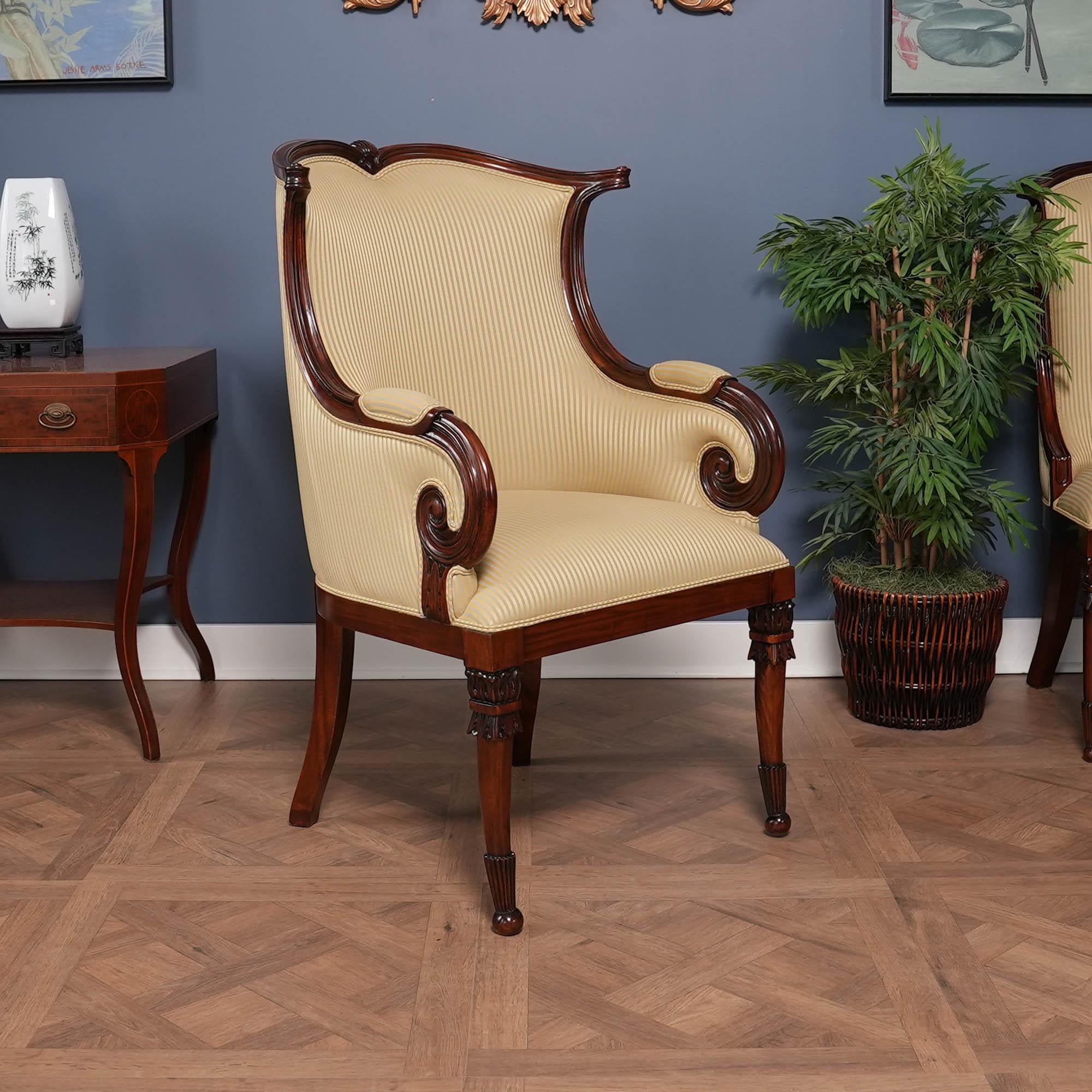 Un set di 10 sedie da pranzo americane imbottite, composto da due poltrone e 8 sedie laterali. Avvolgiti nel lusso mentre sei a tavola, con queste bellissime Americana. Abbiamo ricevuto così tante richieste per le nostre tradizionali sedie da