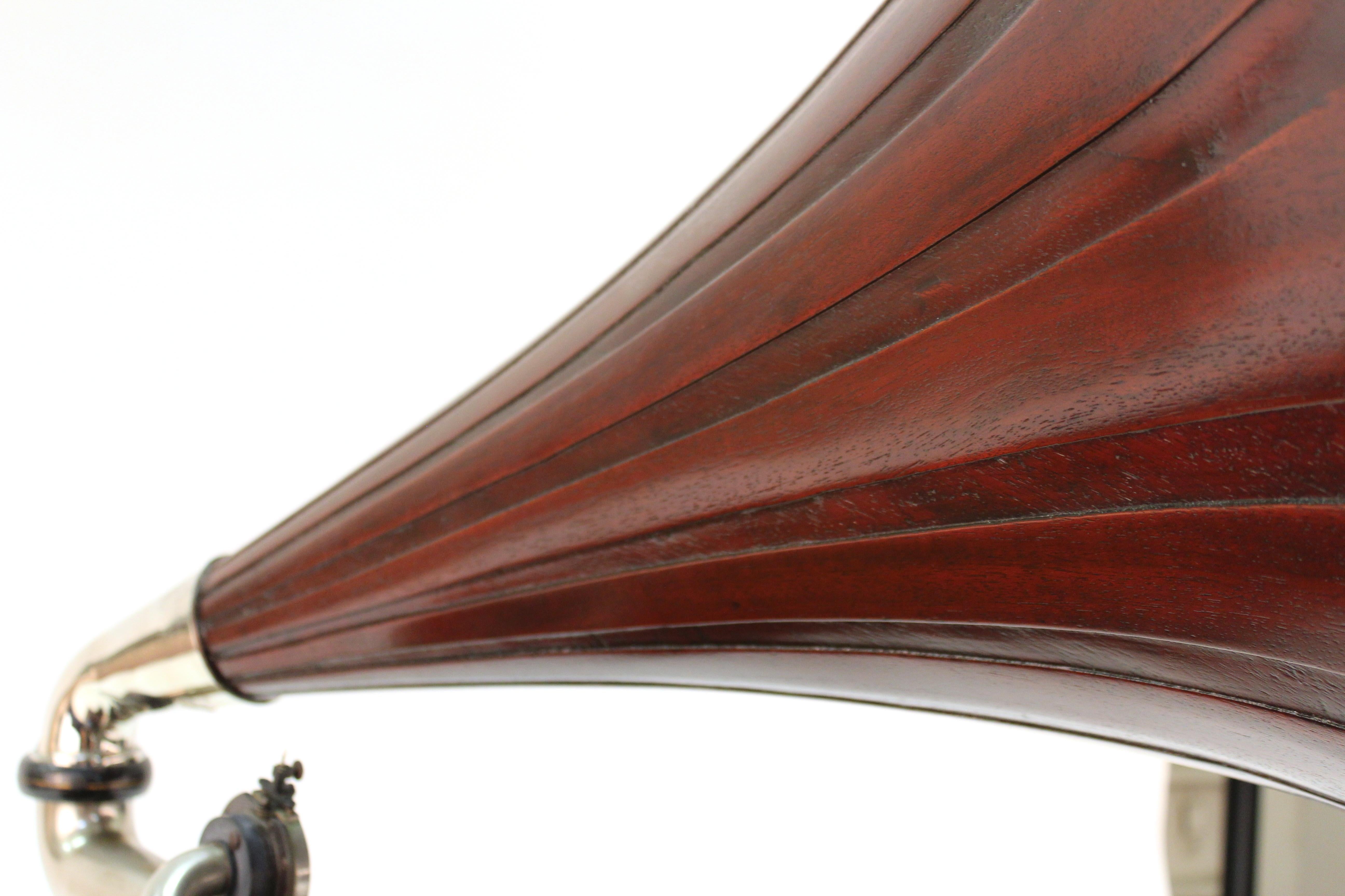 American Victor IV Phonograph in Mahogany 7