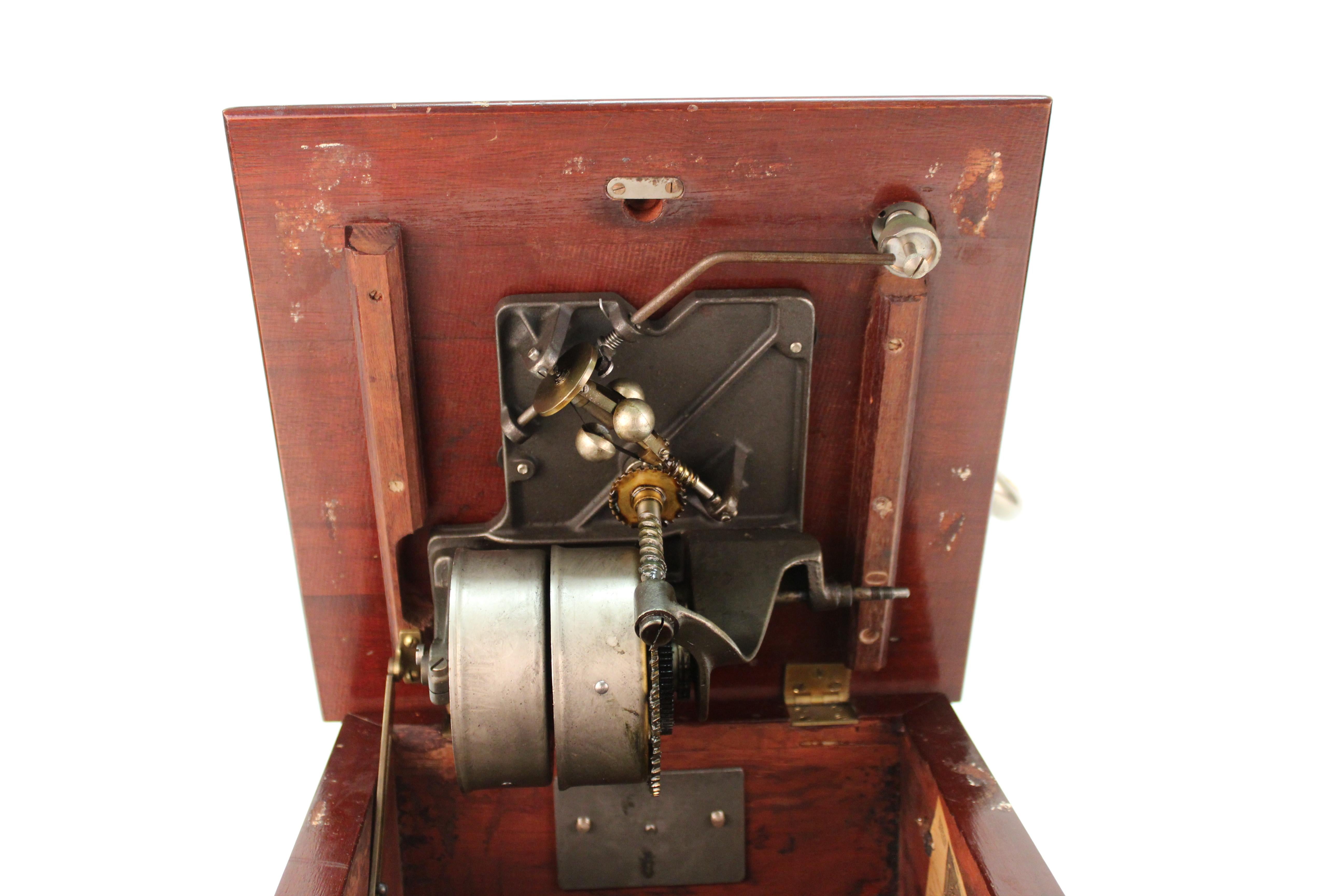 American Victor IV Phonograph in Mahogany 9