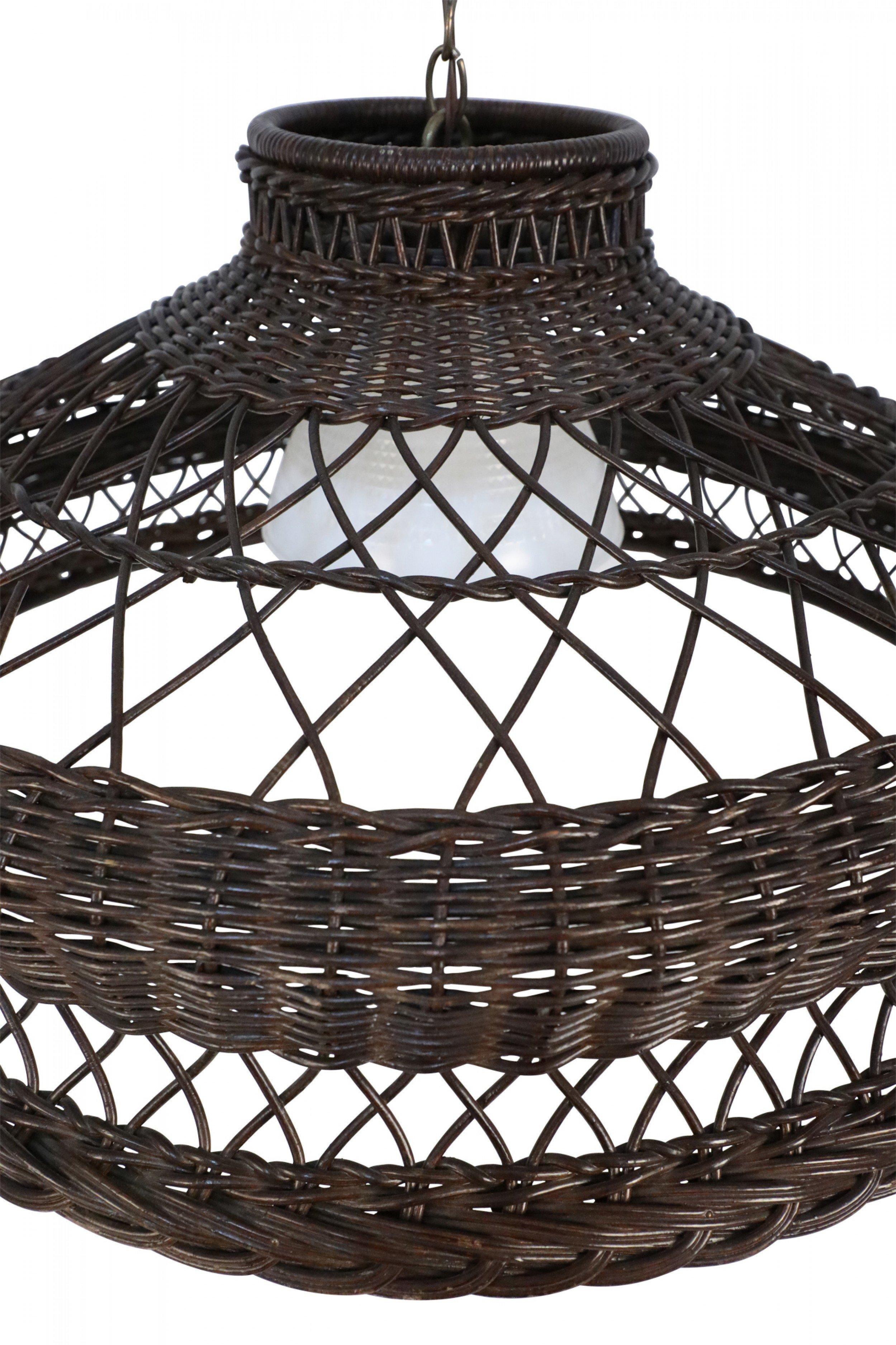 Lampadario vittoriano americano in vimini marrone in vendita 2