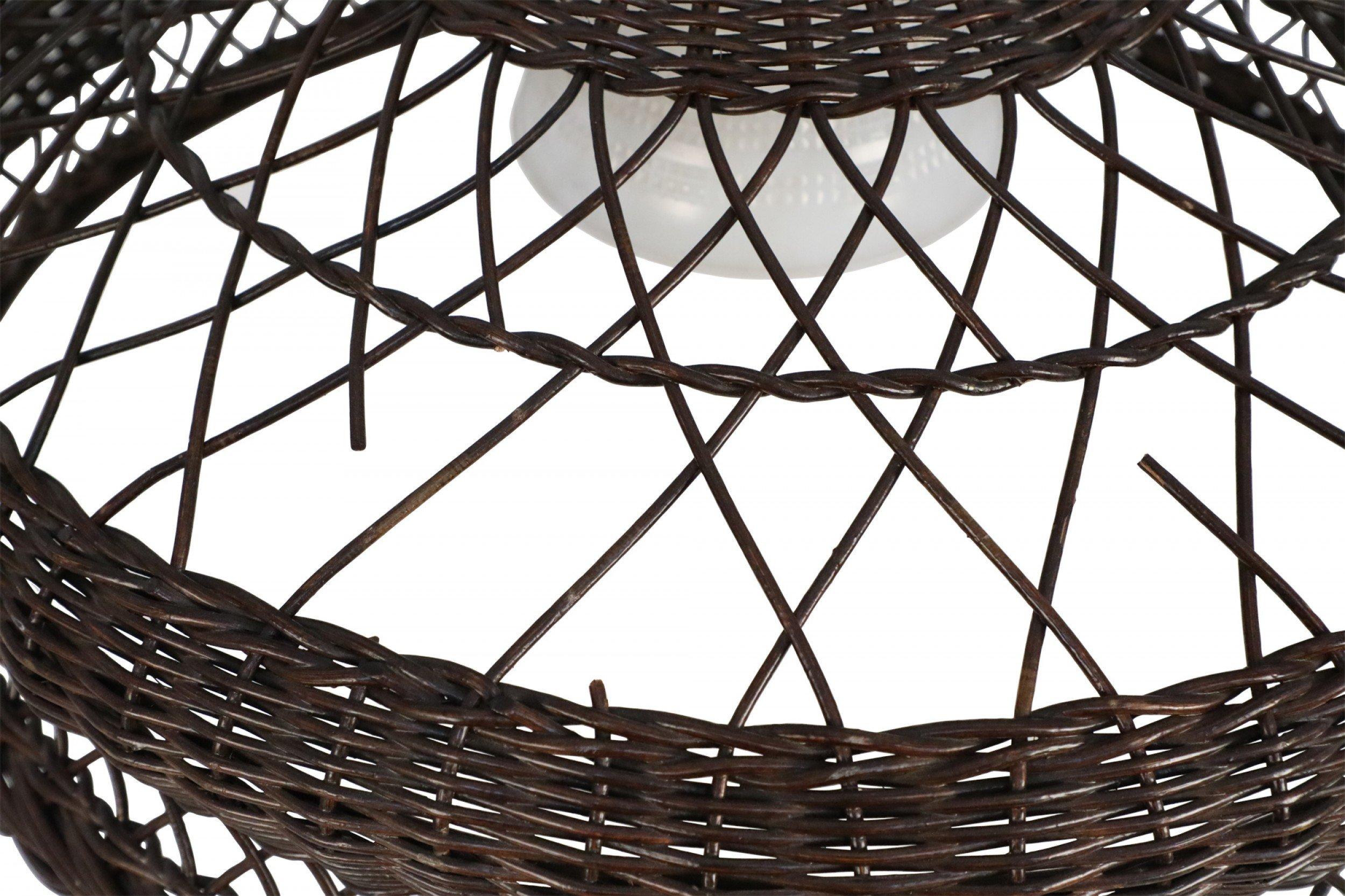 Lampadario vittoriano americano in vimini marrone in vendita 4