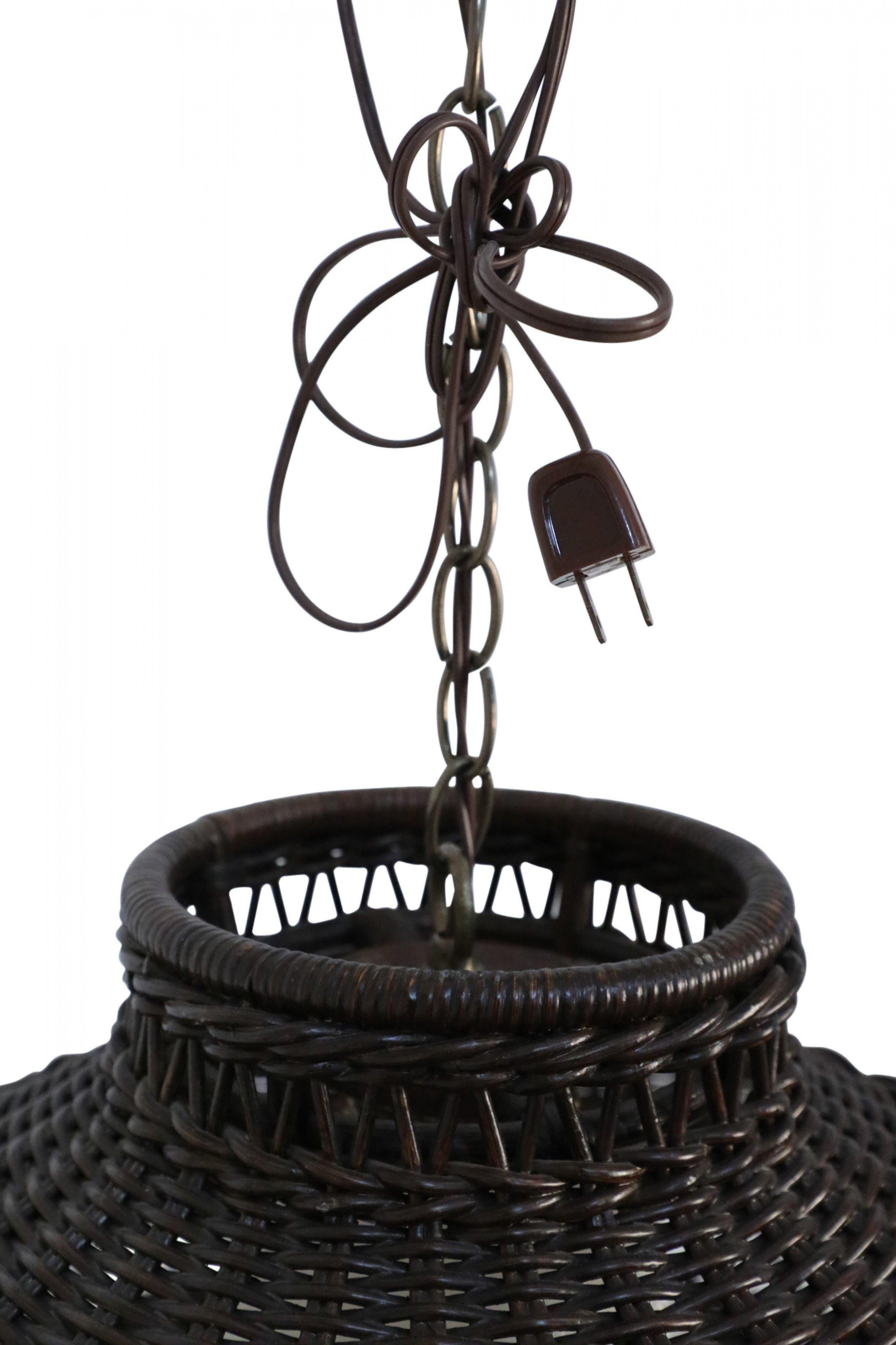 Lampadario vittoriano americano in vimini marrone in vendita 5
