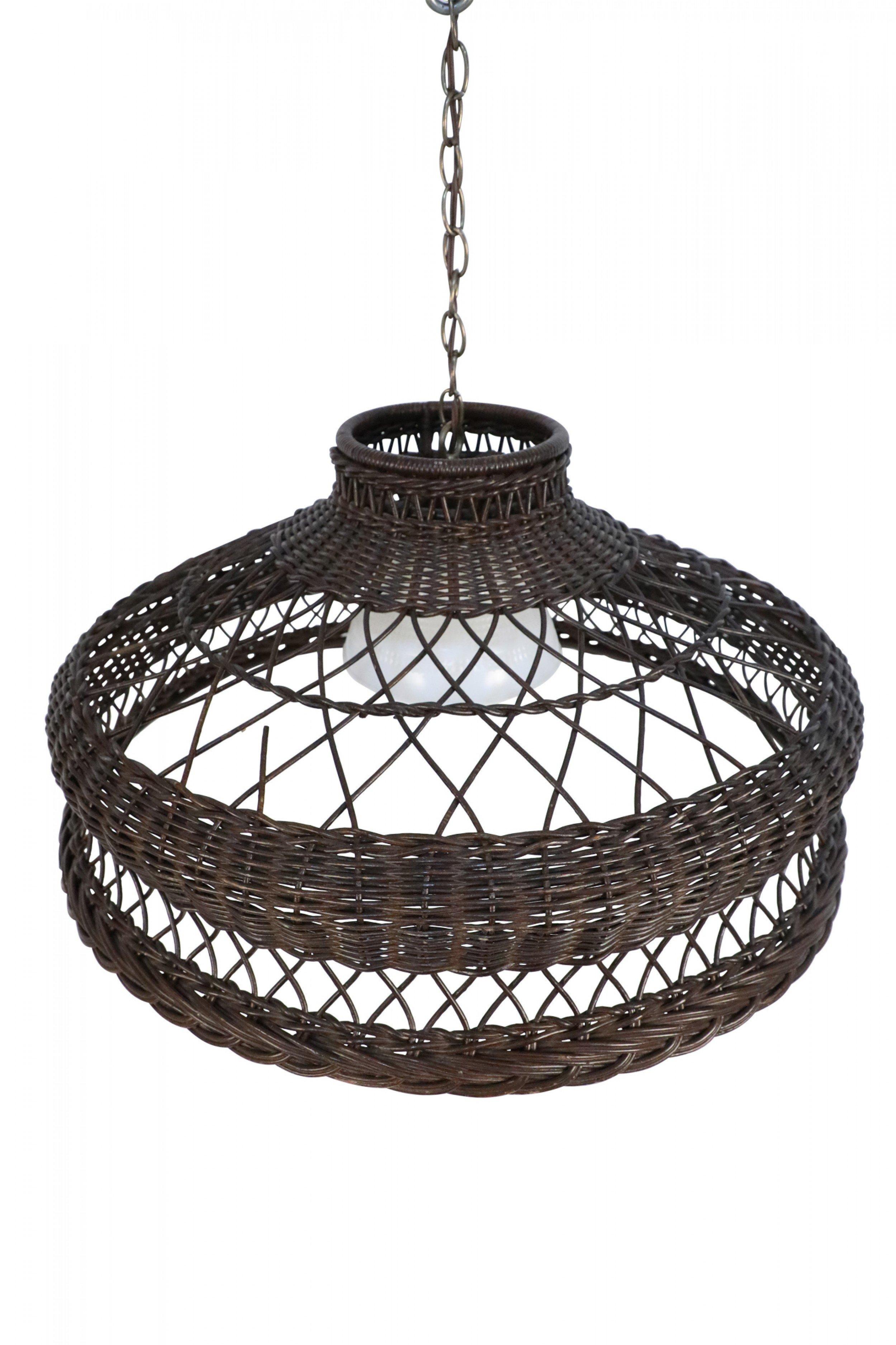 Vittoriano Lampadario vittoriano americano in vimini marrone in vendita