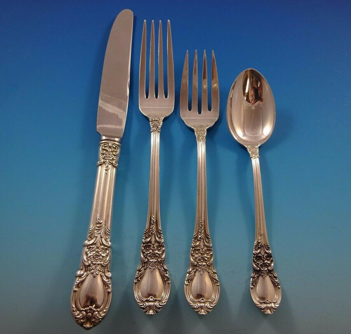 American Victorian by Lunt Sterling Silver Flatware Set 12 Service 115 Pieces In Excellent Condition For Sale In Big Bend, WI