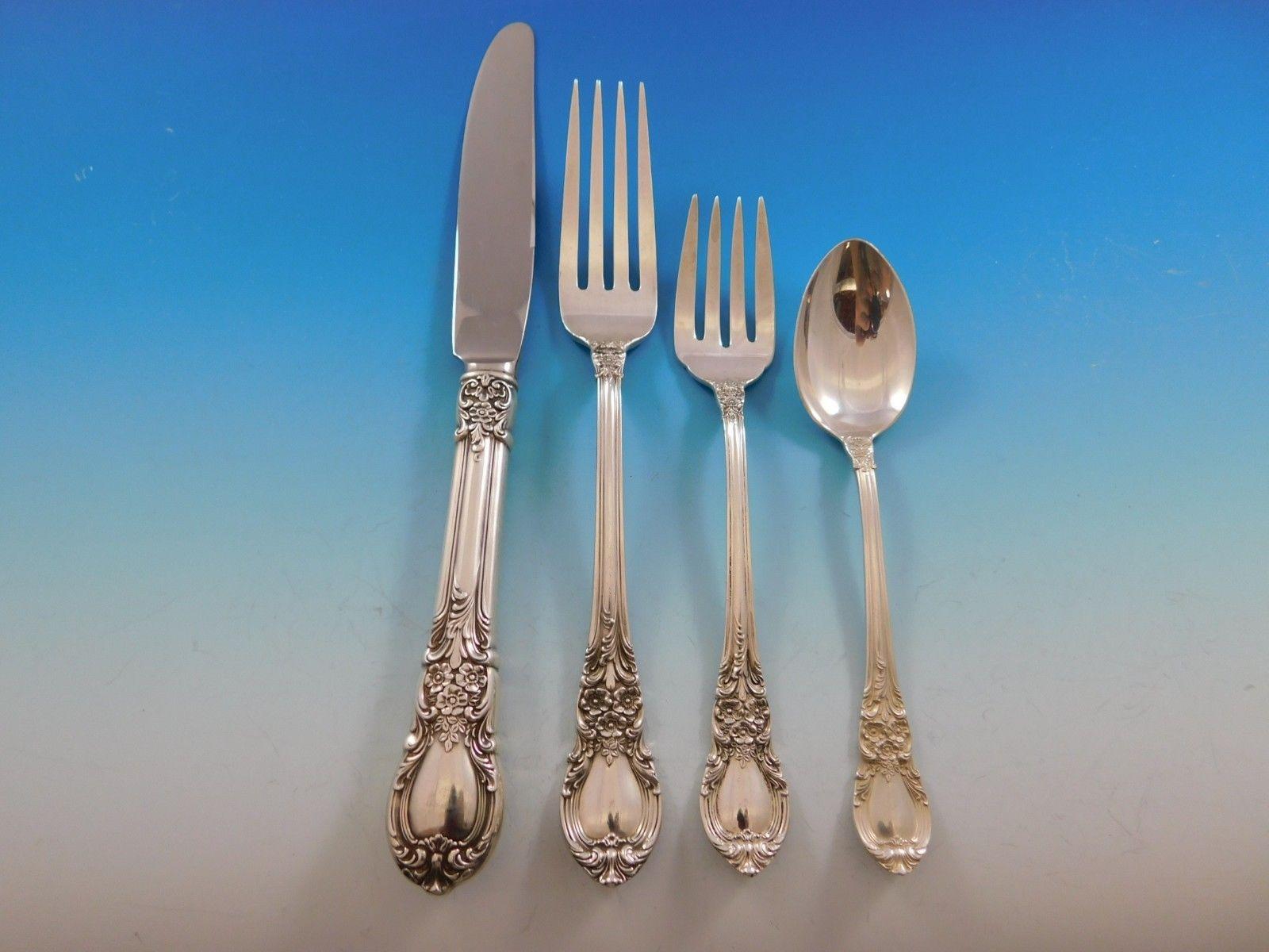 American Victorian by Lunt Sterling Silver Flatware Set for 12 Dinner Service In Excellent Condition For Sale In Big Bend, WI