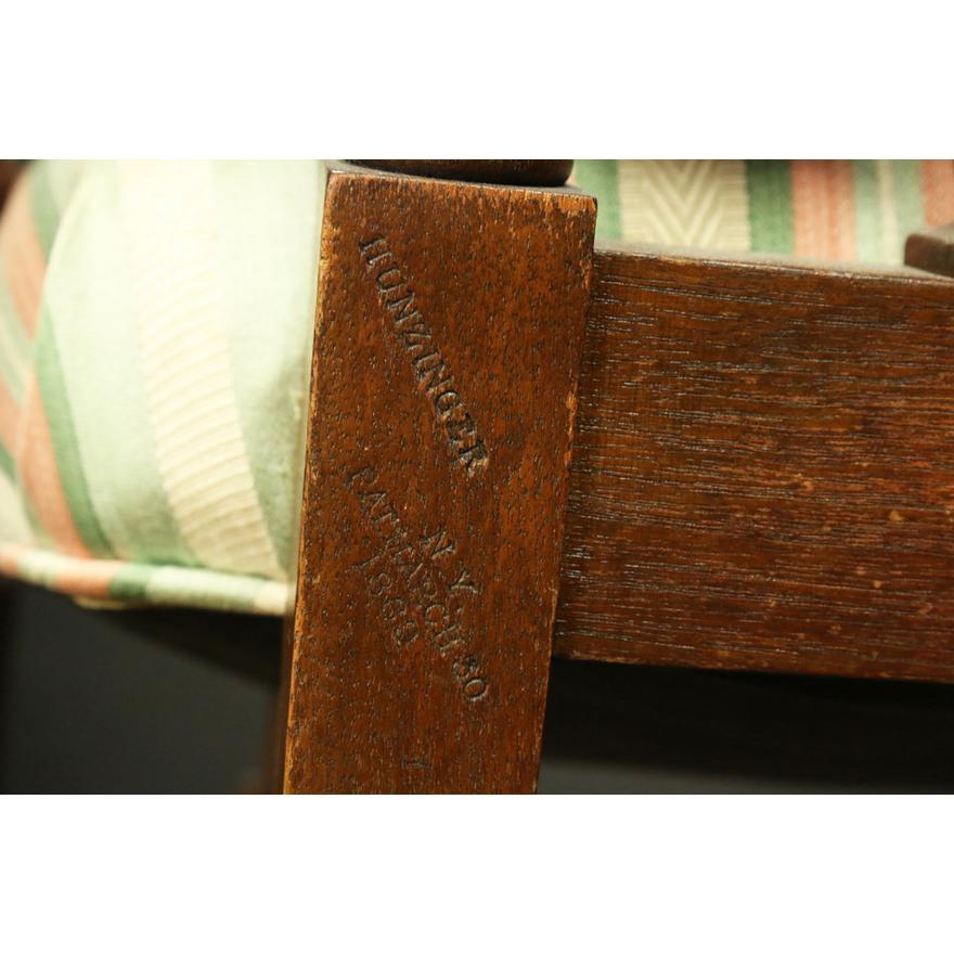 Antiker viktorianischer geschnitzter Parlor-Stuhl aus Nussbaumholz von George Hunzinger, um 1869 (Handgeschnitzt) im Angebot