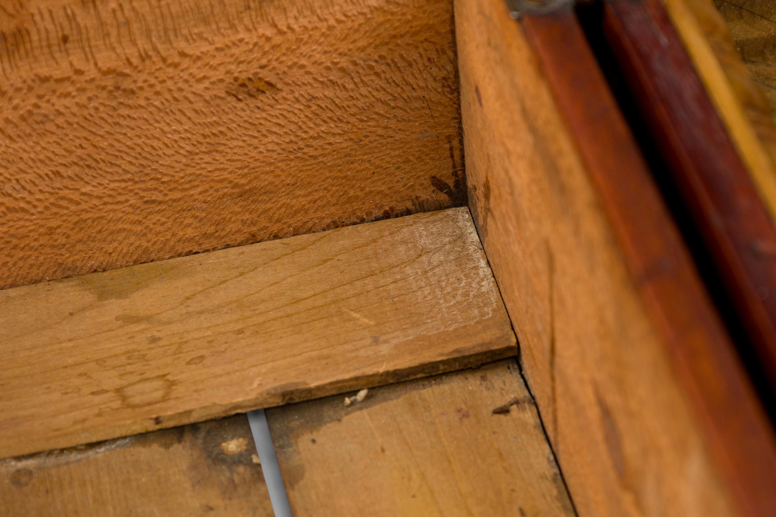 Boîte en bois marron de style victorien américain en vente 2