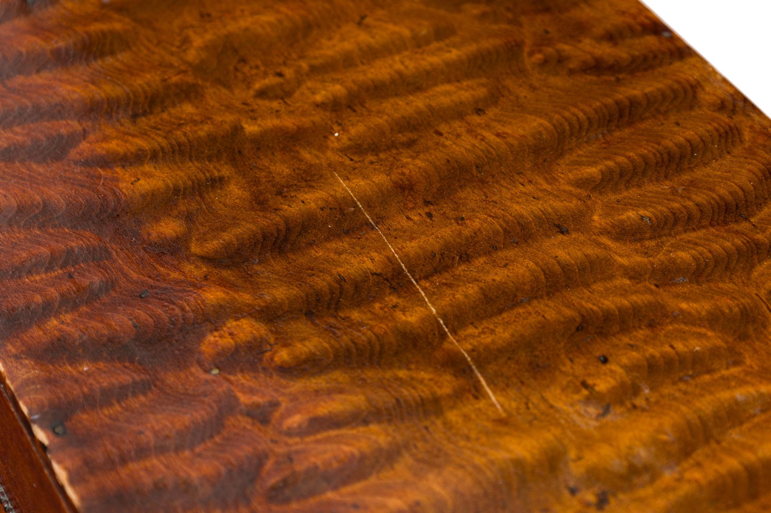 Scatola di legno marrone in stile country vittoriano americano in vendita 4