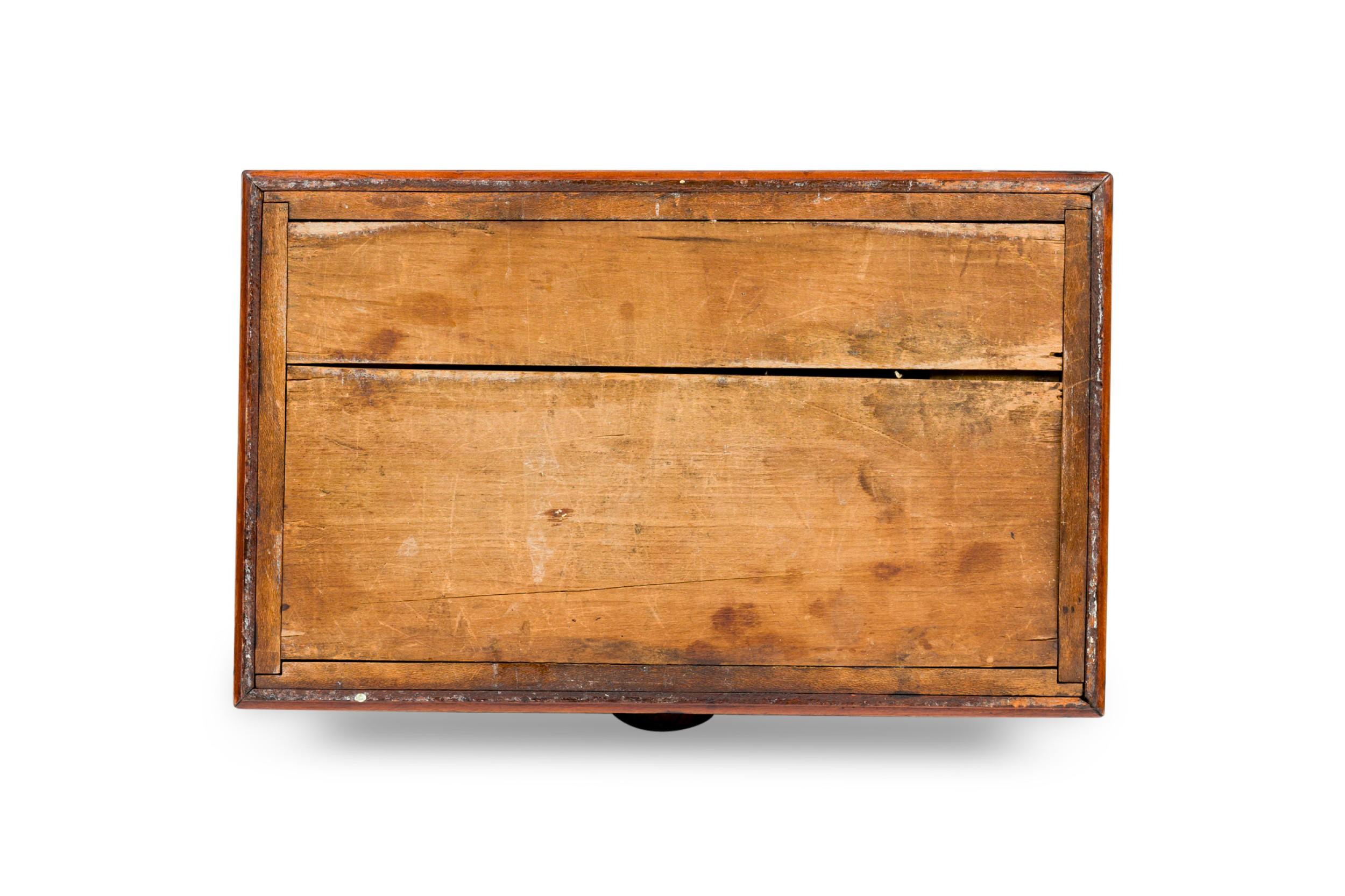 Scatola di legno marrone in stile country vittoriano americano in vendita 6