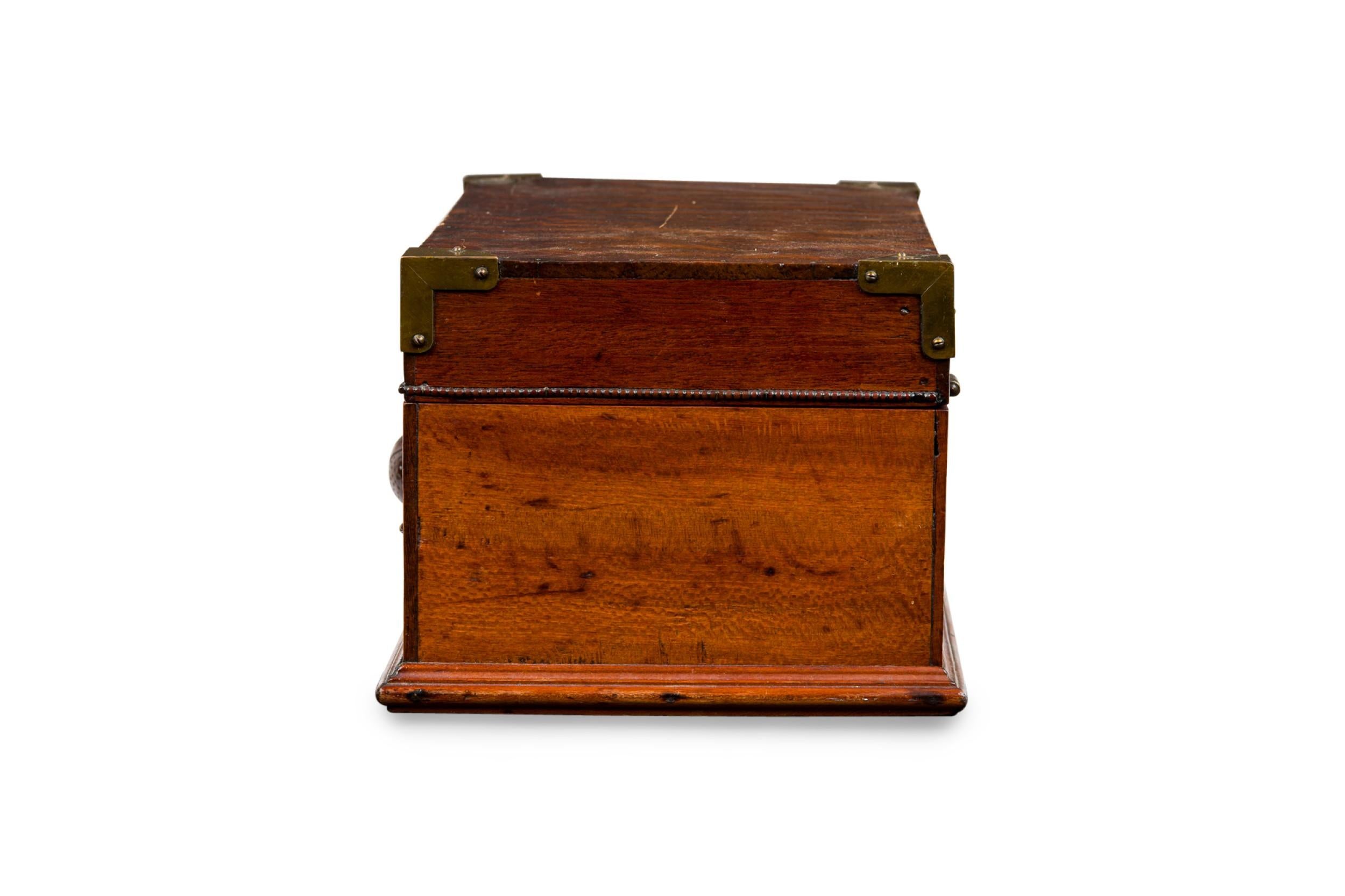 Victorien Boîte en bois marron de style victorien américain en vente