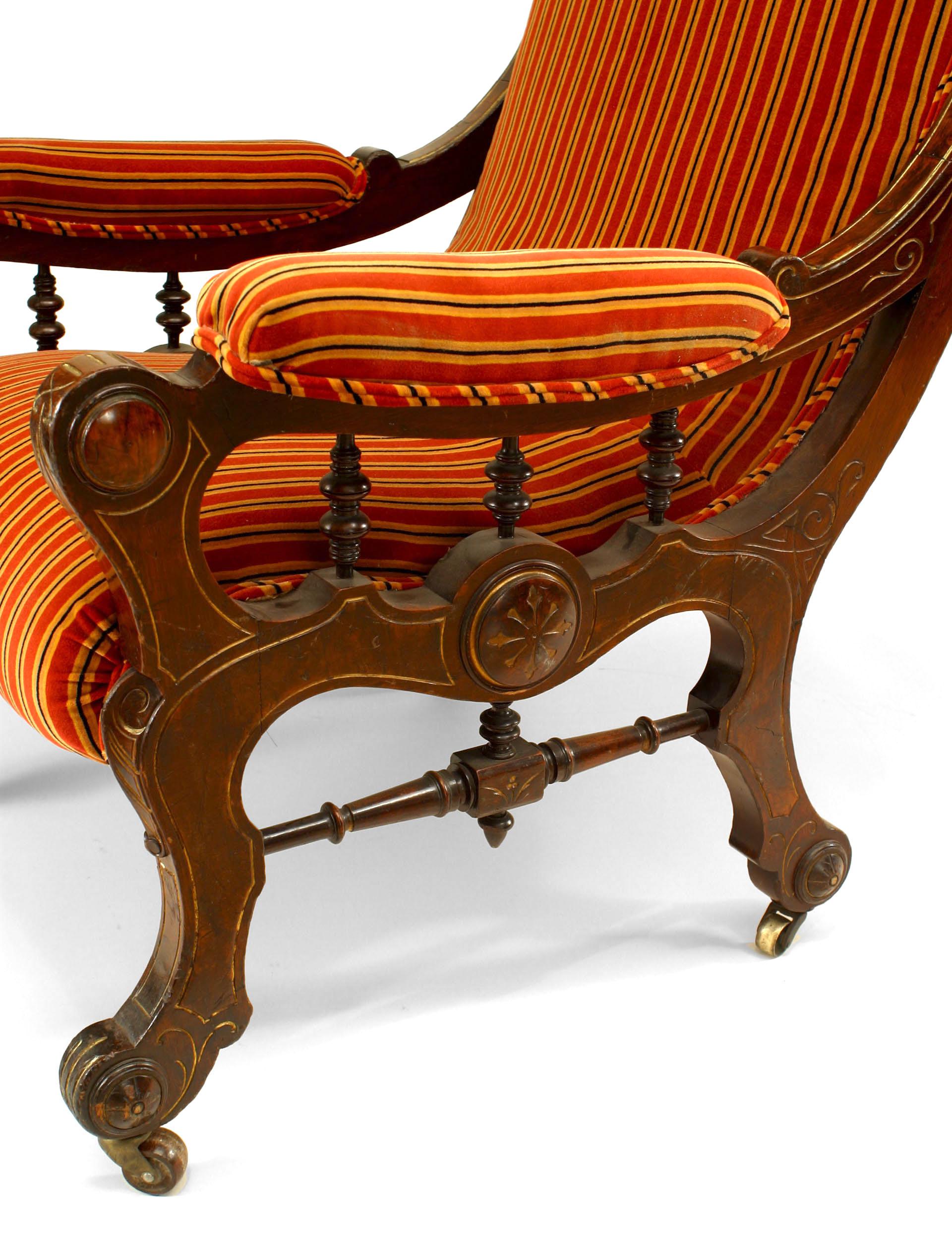 Hostatter Amerikanischer viktorianischer Eastlake-Sessel mit geschwungener Rückenlehne aus Nussbaumholz (19. Jahrhundert) im Angebot