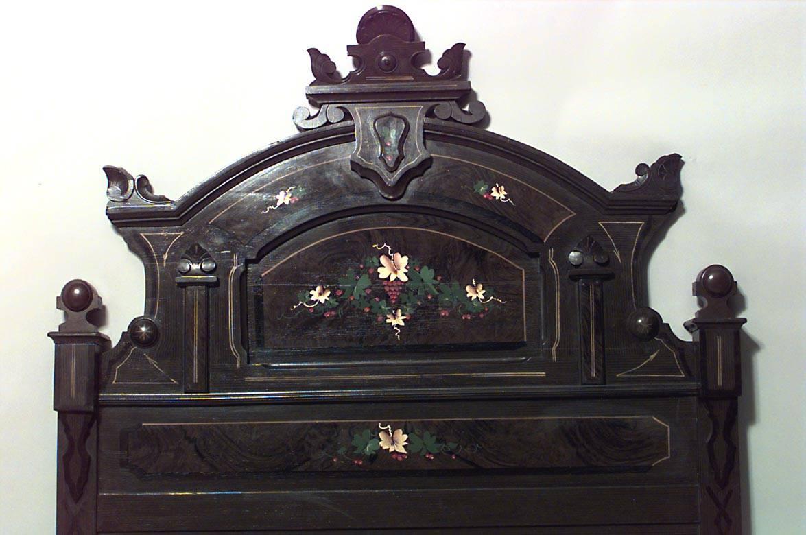 American Victorian (Early 20th Century) grained, polychromed & floral painted full size bed (includes: headboard, footboard, rails)
