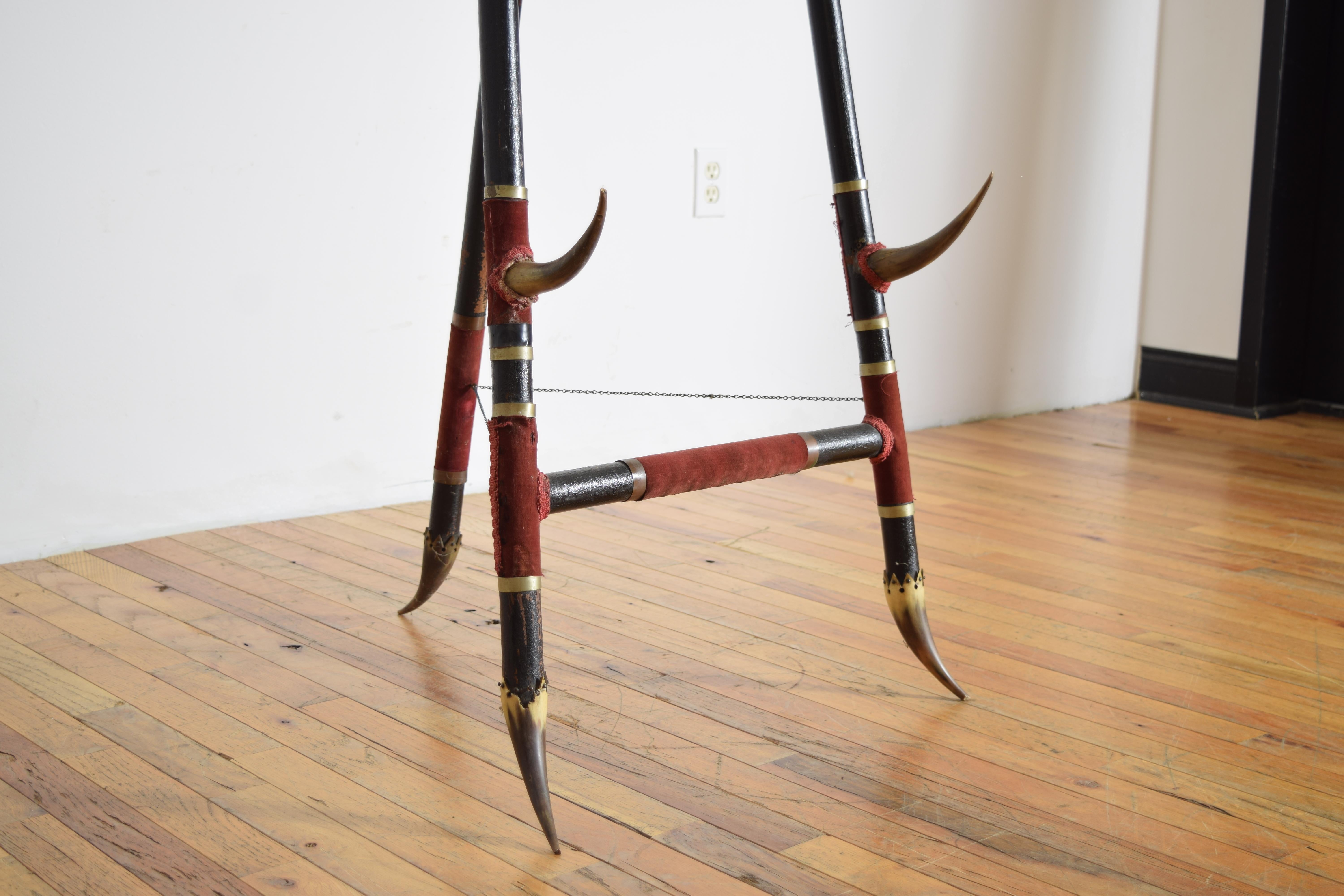 American, Victorian, Horn, Brass, Velvet, & Ebonized Wood Easel, ca. 1875 en vente 3