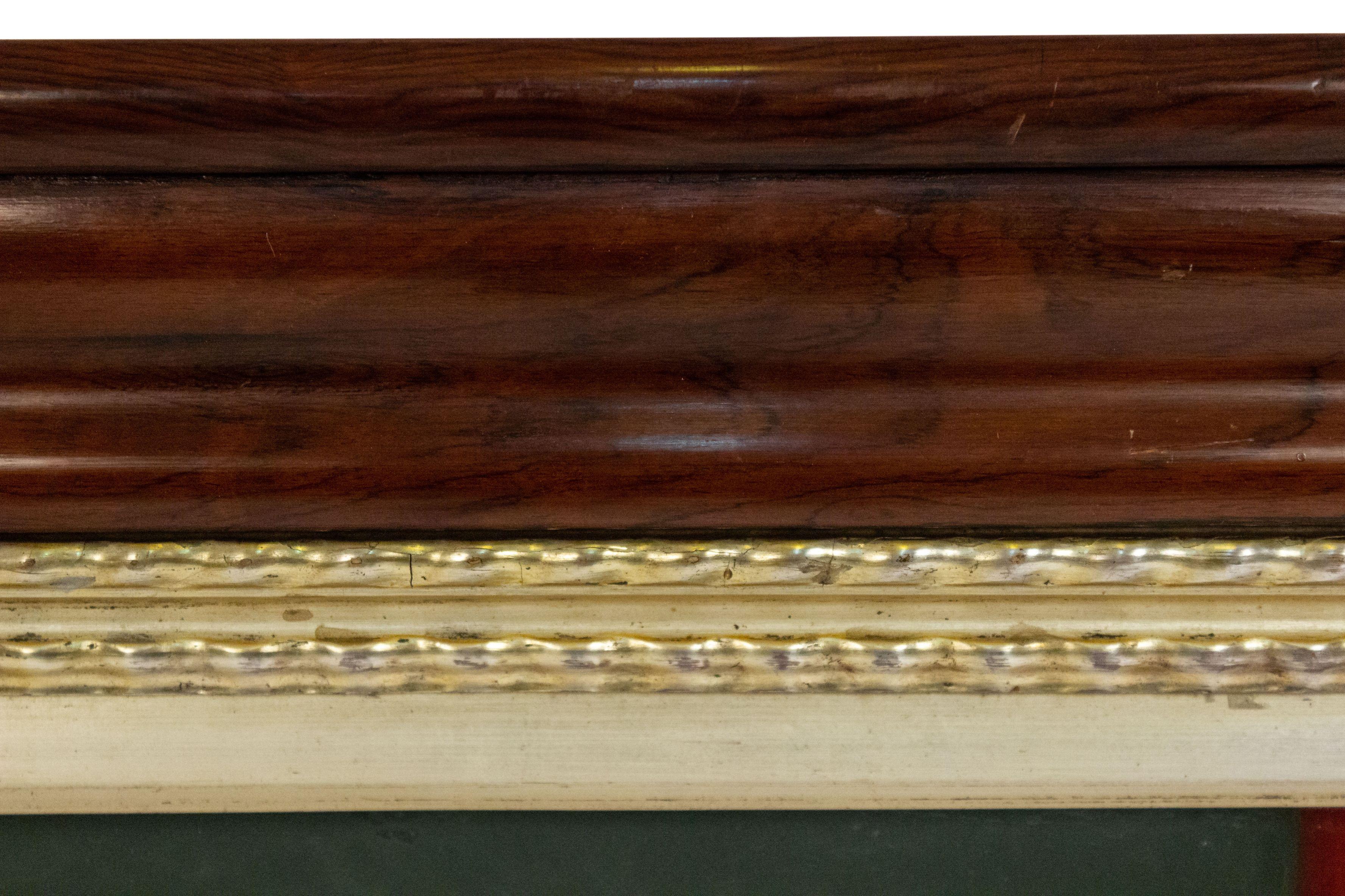 Photographie victorienne en bois de rose et doré, encadrée et peinte à la main, portrait d'une dame en brun.