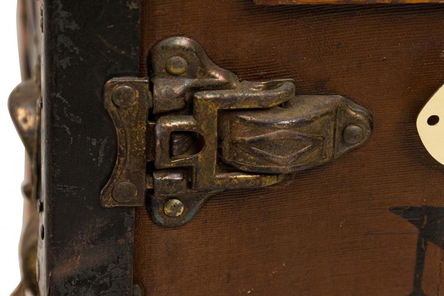 American Victorian Multi-Drawer Leather and Brass Steamer Trunk in vendita 4