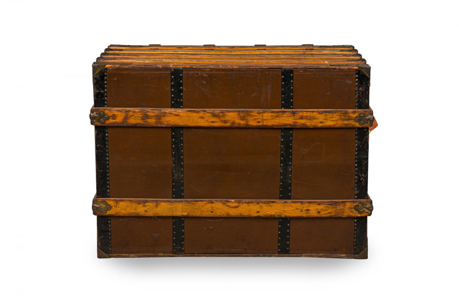 Americano American Victorian Multi-Drawer Leather and Brass Steamer Trunk in vendita