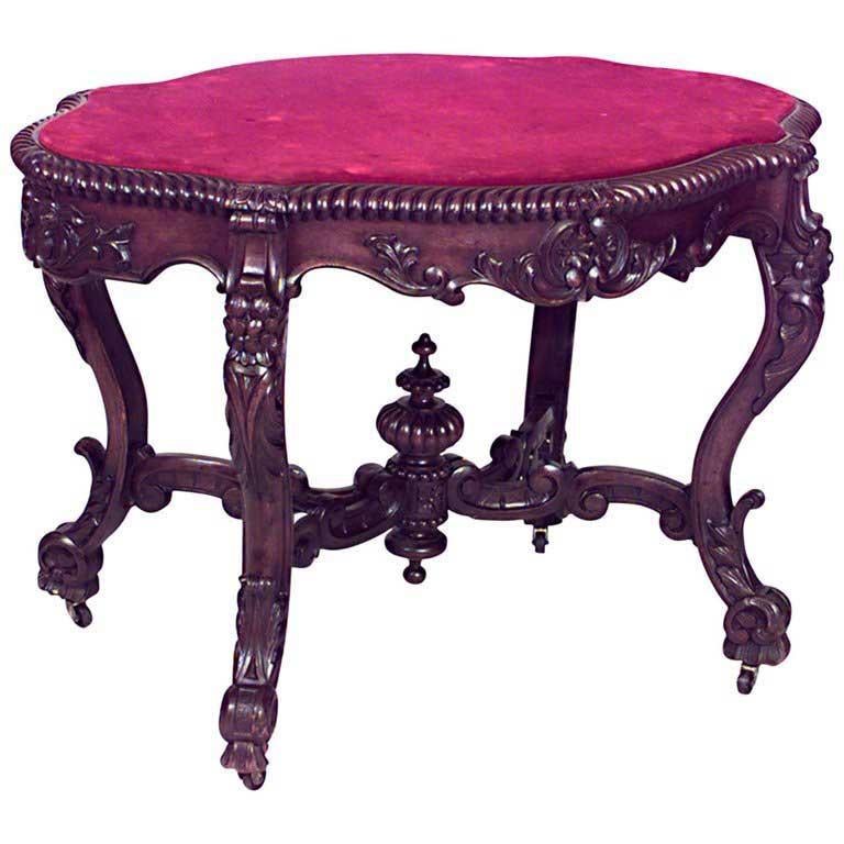 Victorien Table d'extrémité en velours rouge de style victorien américain en vente