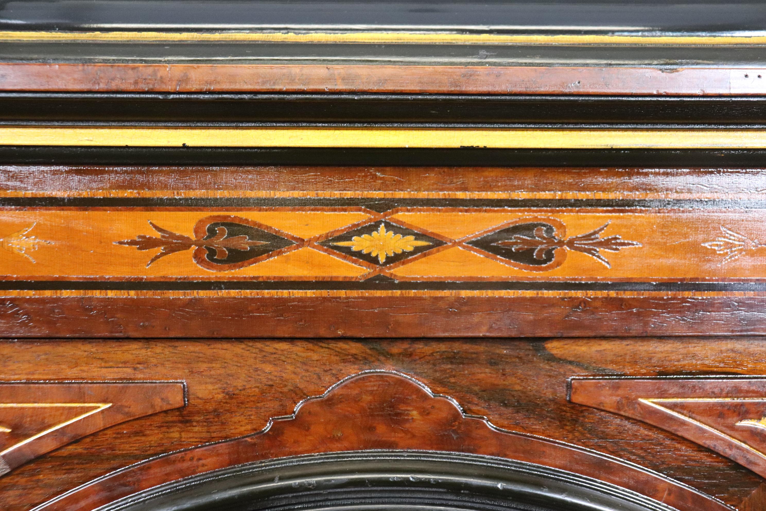 Amerikanisches viktorianisches Renaissance-Renaissance-Sideboard aus Nussbaum und Seidenholz, um 1870 im Angebot 5
