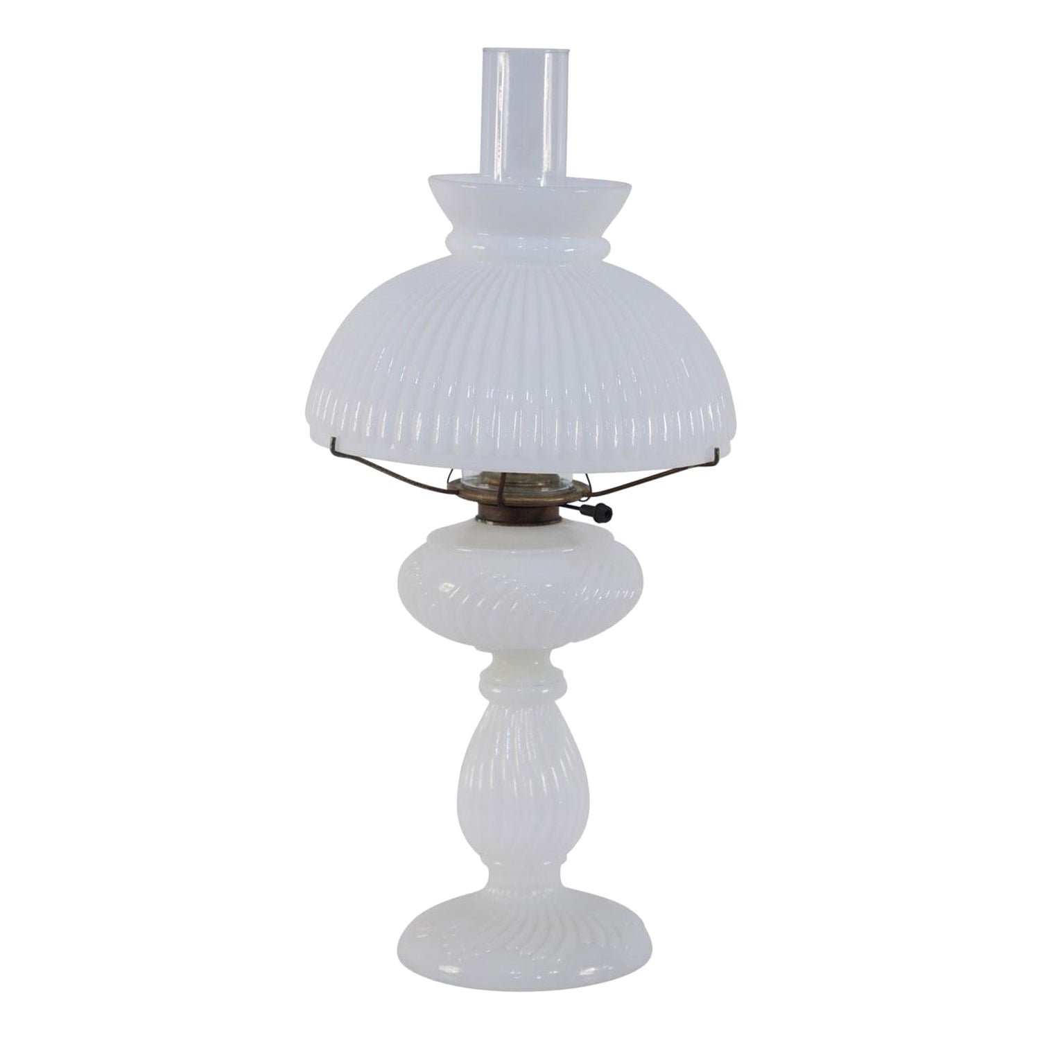 American Victorian Ribbed Milk Glass Table Lamp