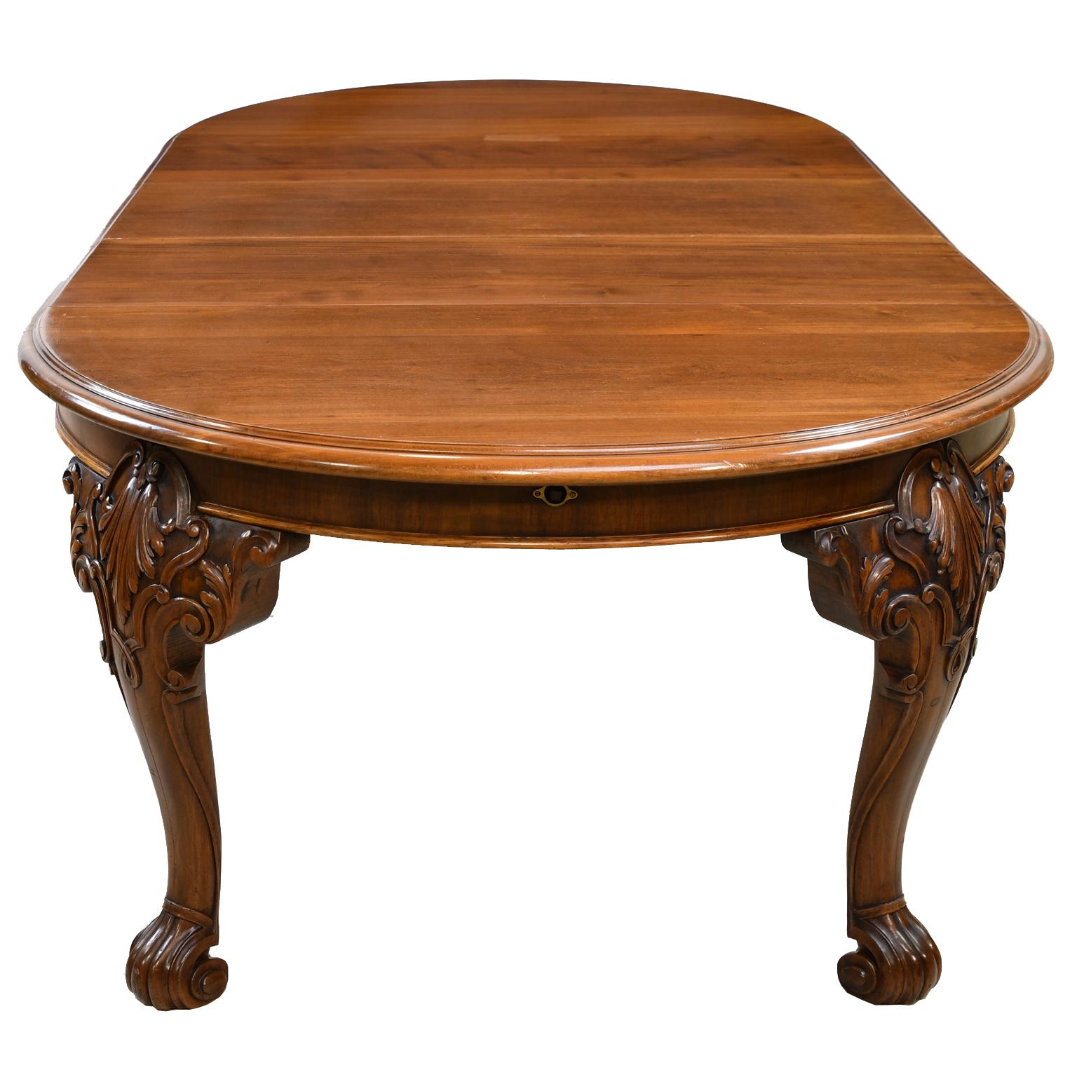 American Victorian Solid Walnut Crank Dining Table w/ 3 Skirted Leaves, c 1870  In Good Condition In Miami, FL