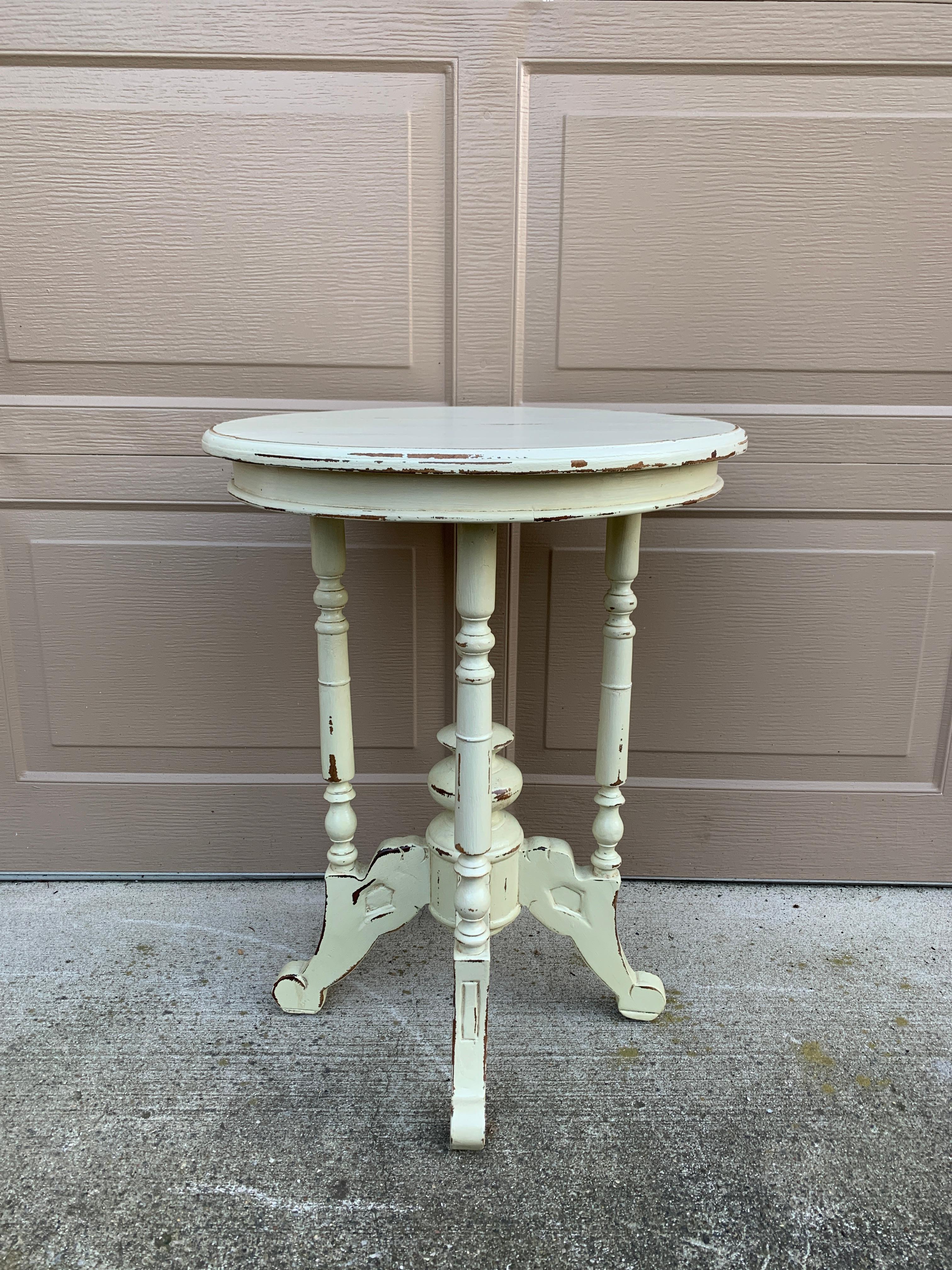 American Victorian Round Painted Walnut Side Table, Late 20th Century In Good Condition For Sale In Elkhart, IN