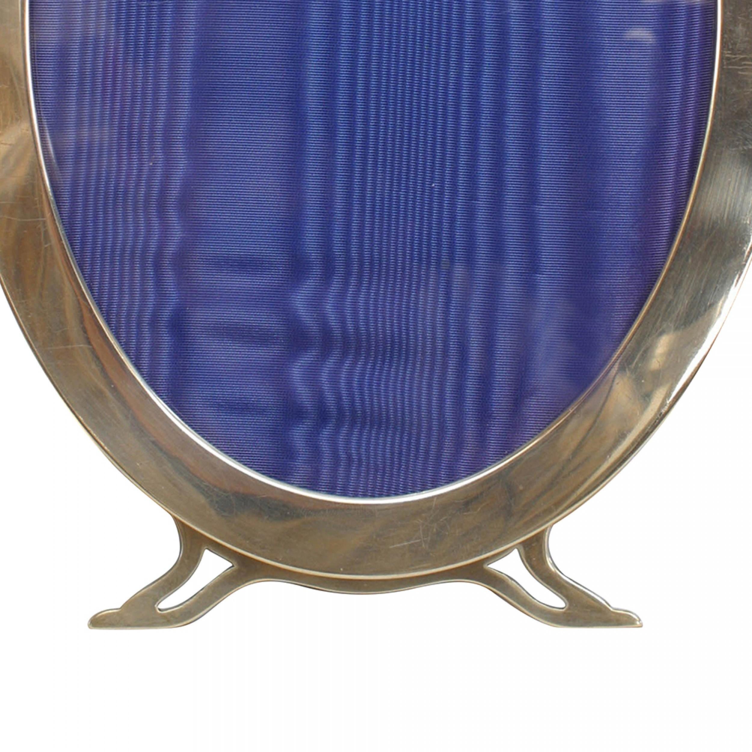 Americano Cornice ovale vittoriana americana in argento in vendita
