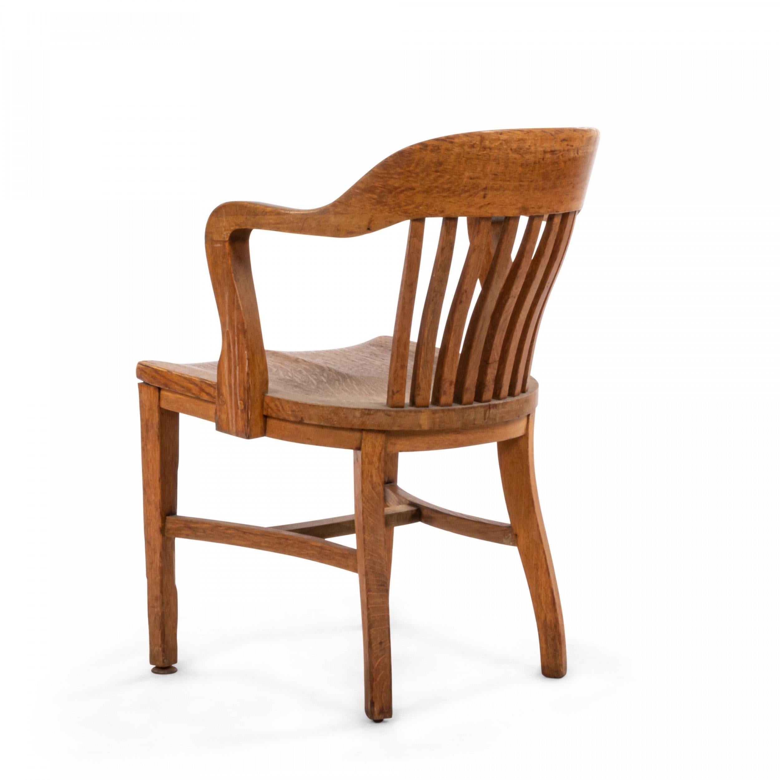 Amerikanischer viktorianischer Sessel mit Lamellenrücken aus Eiche (20. Jahrhundert) im Angebot