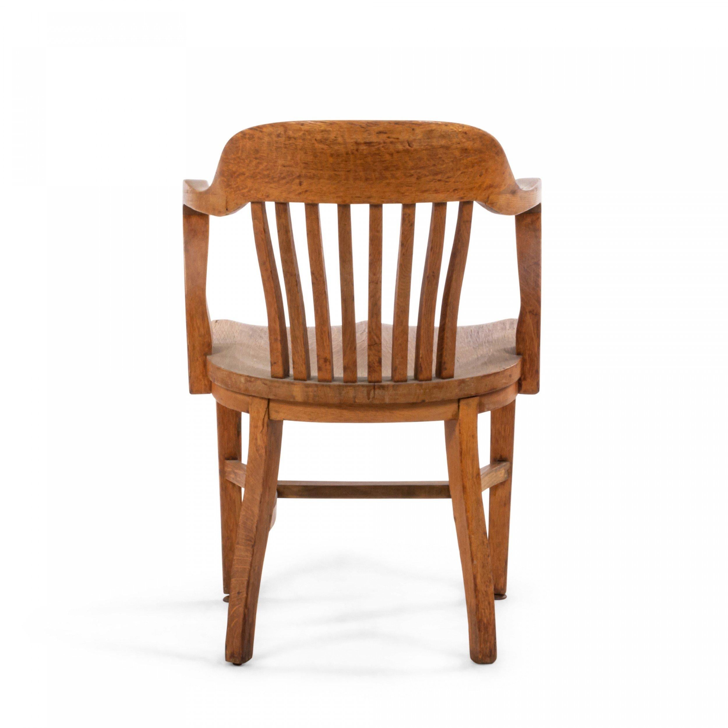Amerikanischer viktorianischer Sessel mit Lamellenrücken aus Eiche im Angebot 1