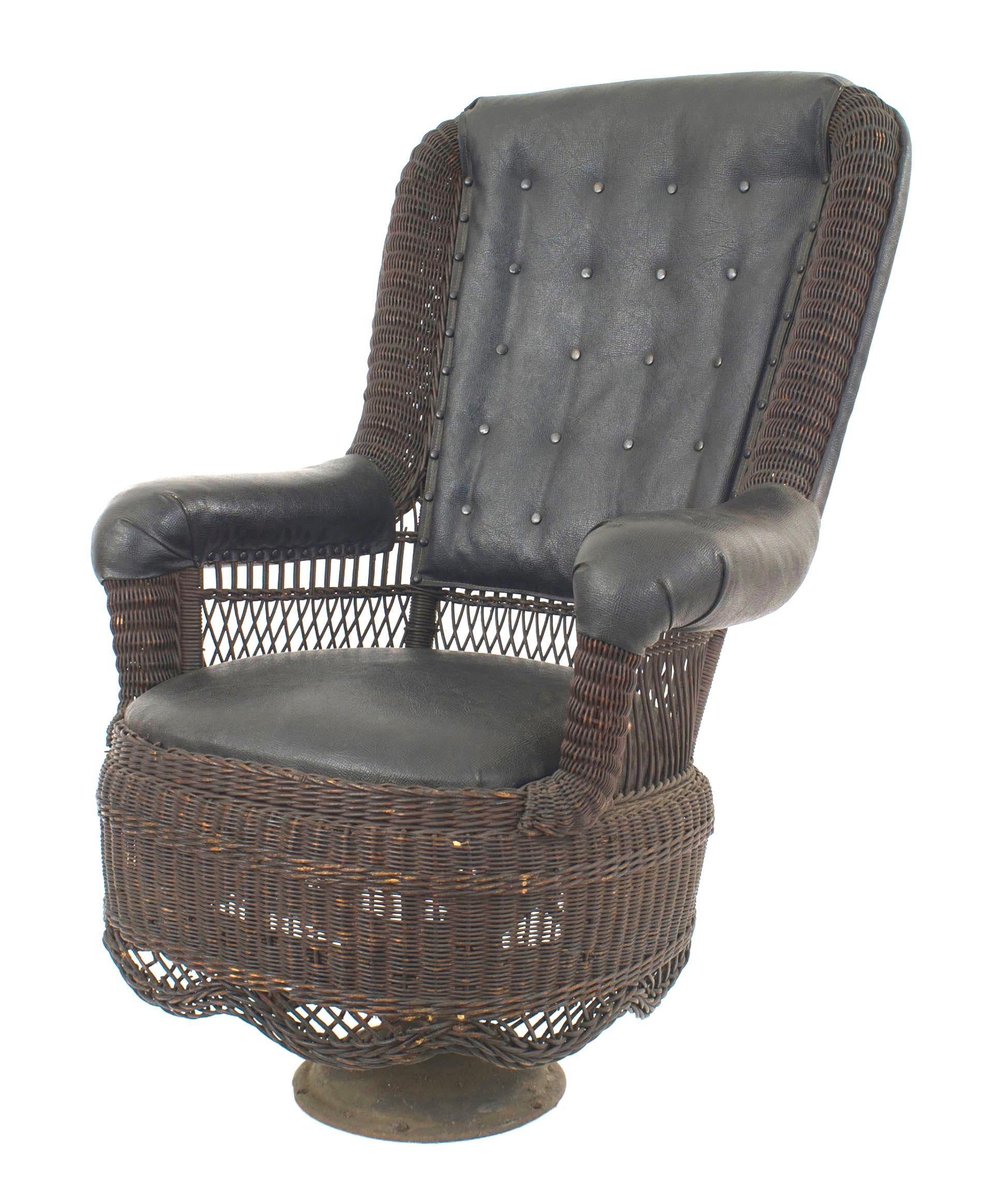 American Victorian Natural Wicker Swivel Chair In Good Condition For Sale In New York, NY