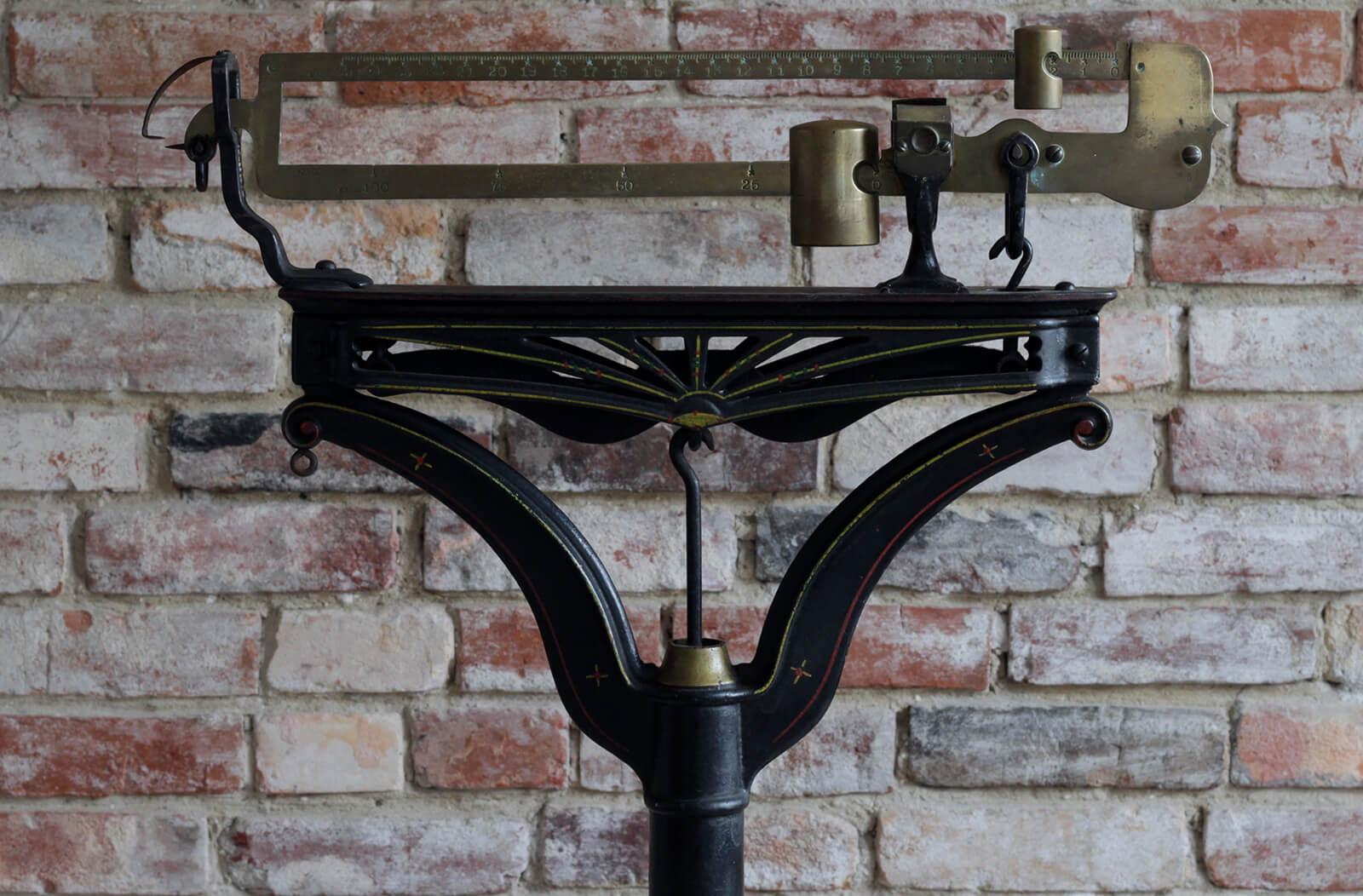 American Victorian Standing Scale, Early 20th Century In Good Condition In Wrocław, Poland