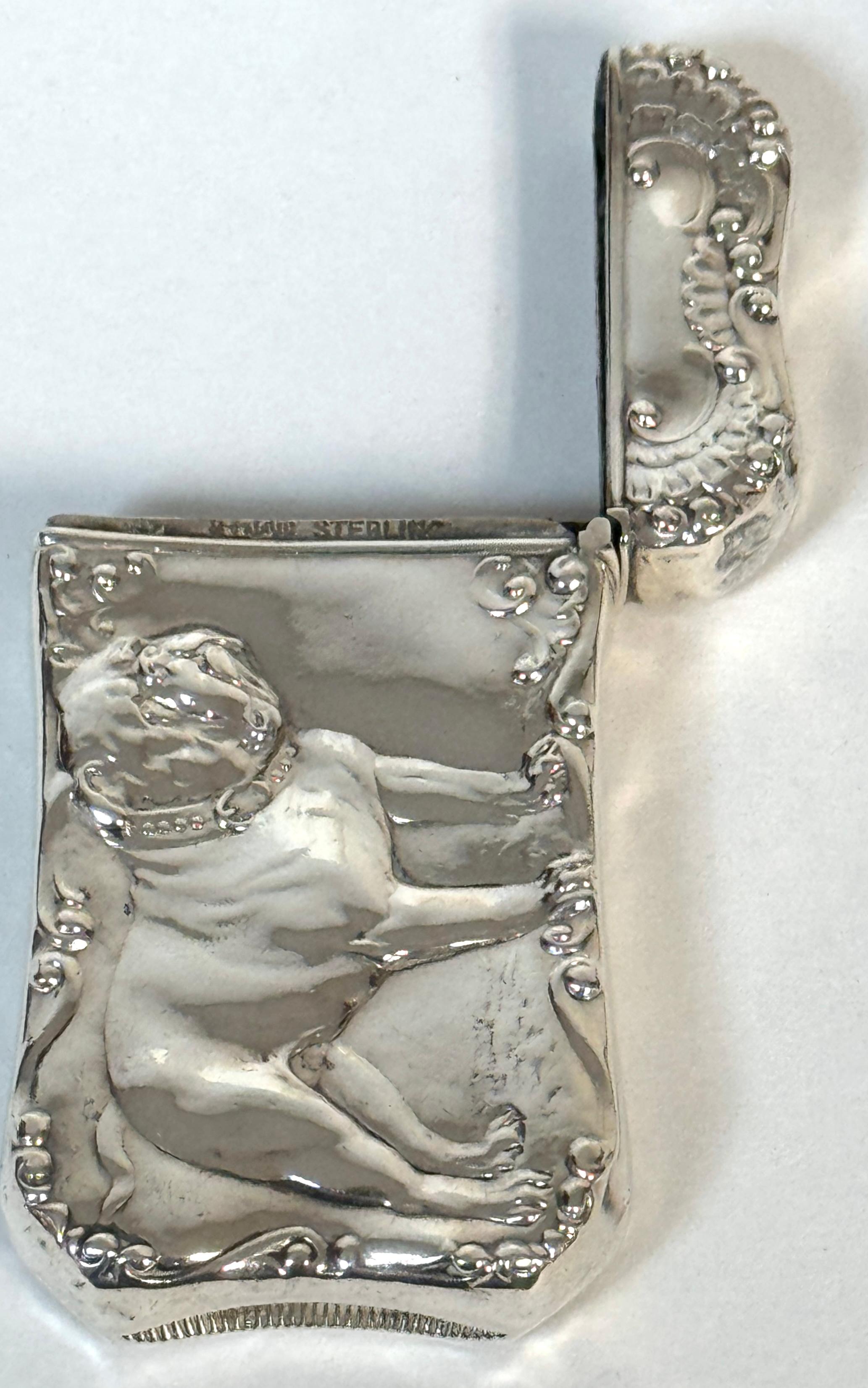 XIXe siècle Coffret d'allumettes victorien en argent sterling à motif de bouledogue par Wallace en vente