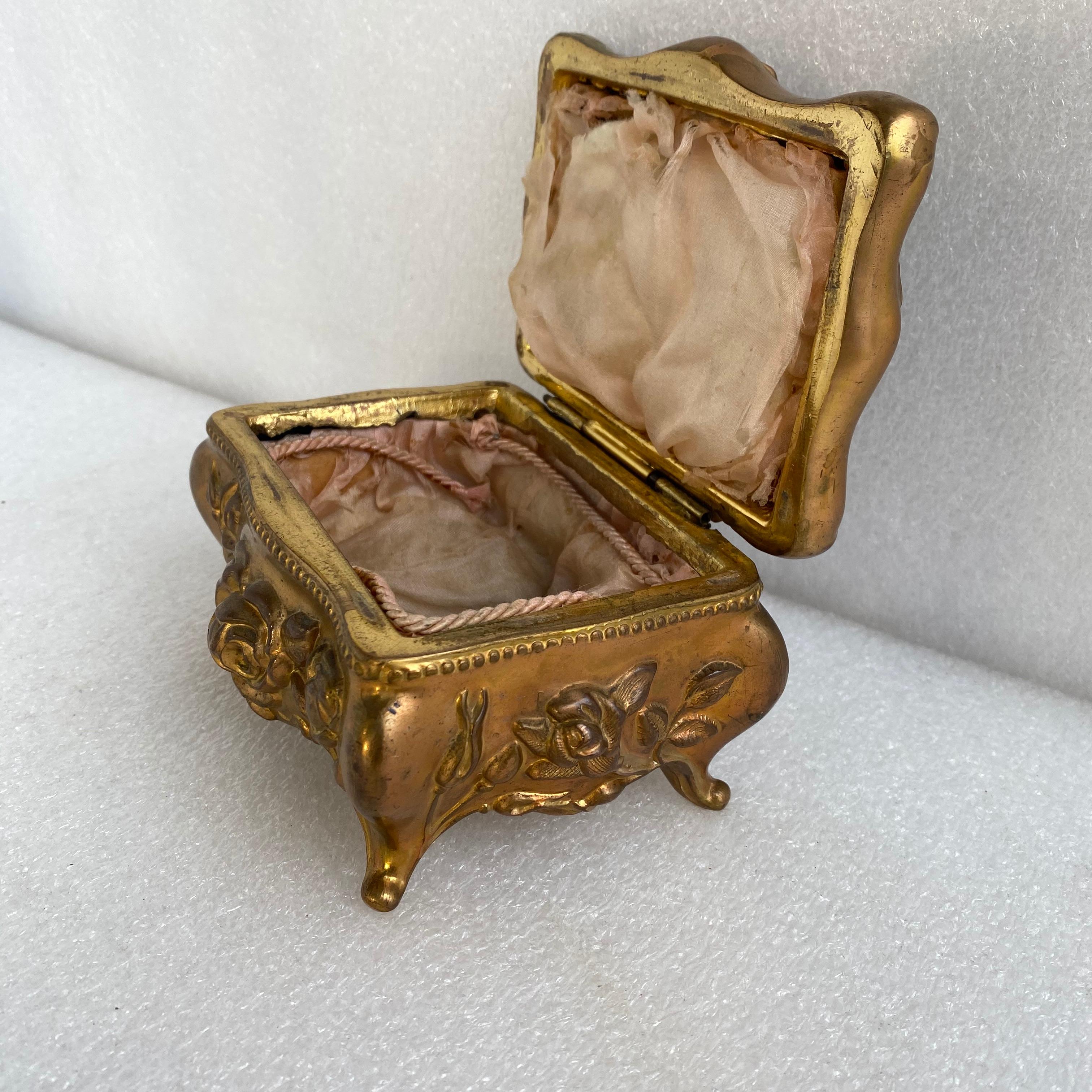 American Victorian Style Brass Jewelry Box by Wade Manufacturing Group Co. For Sale 4