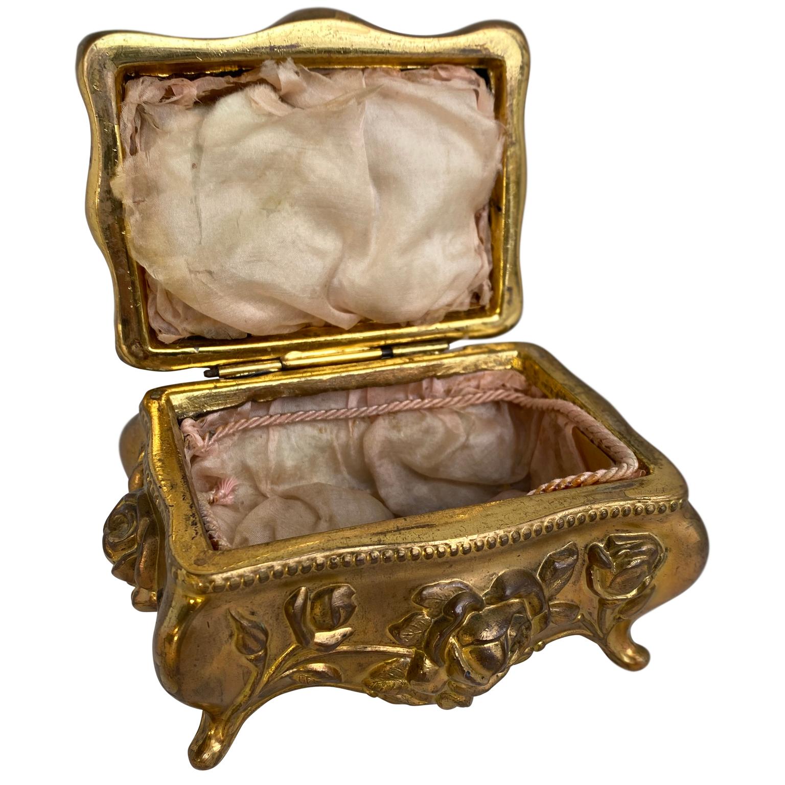 Anglais Boîte à bijoux en laiton de style victorien américain par Wade Manufacturing Group Co. en vente