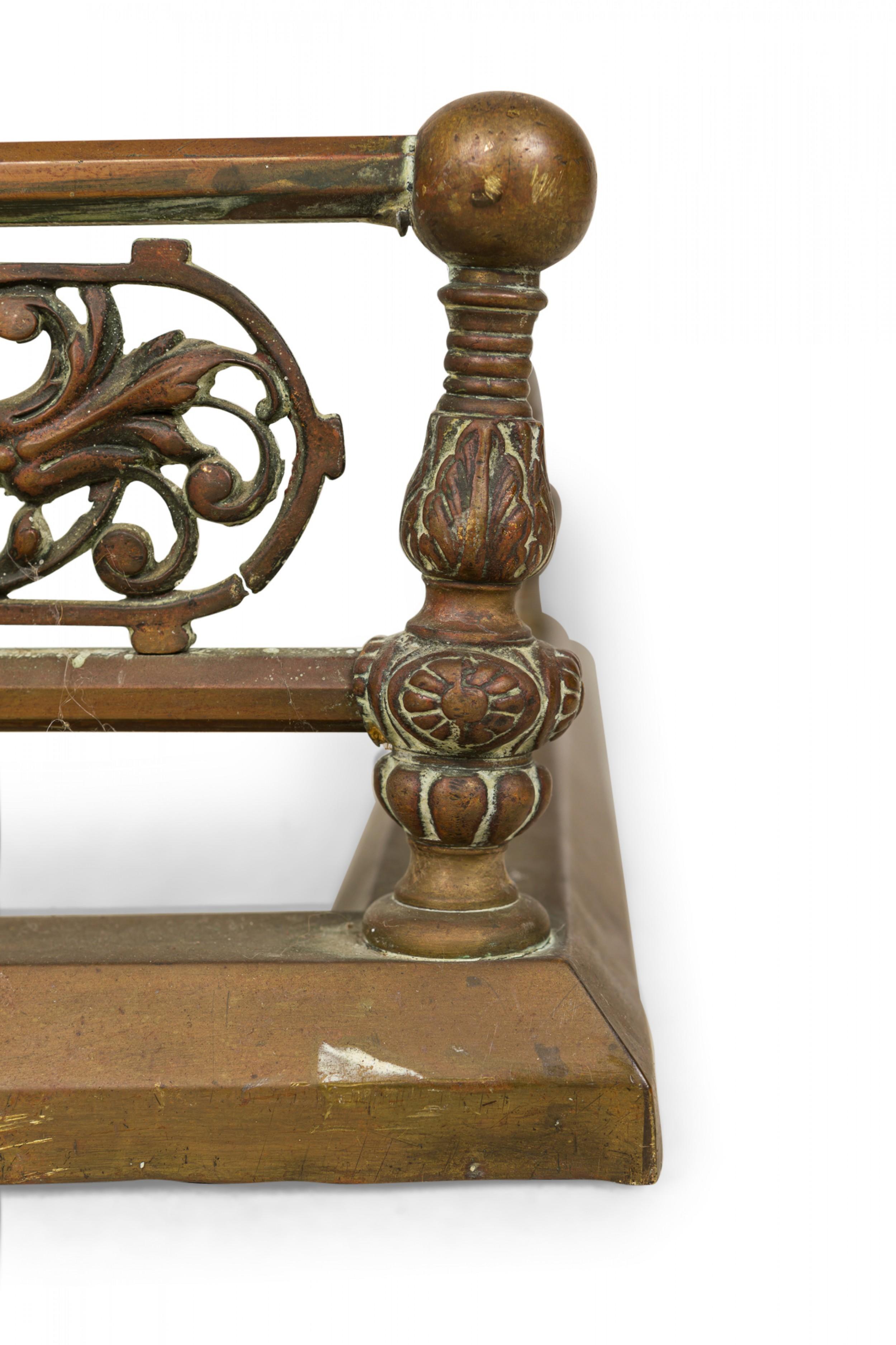 Amerikanischer Kaminschutz im viktorianischen Stil aus Bronze und Eisen mit Blattwerkmuster (Viktorianisch) im Angebot