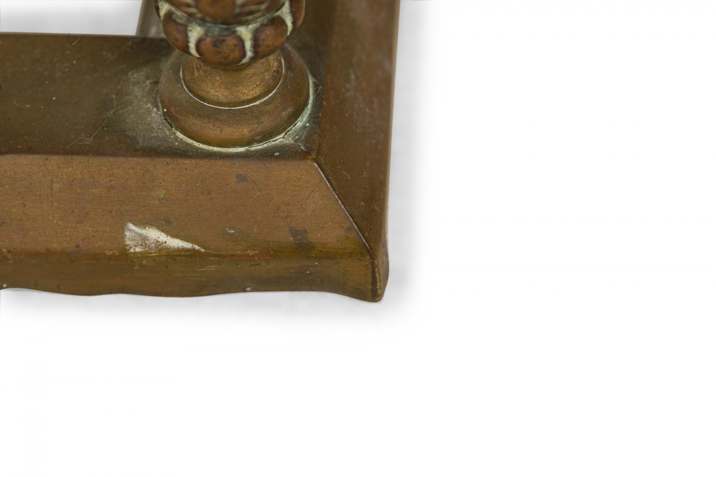 Amerikanischer Kaminschutz im viktorianischen Stil aus Bronze und Eisen mit Blattwerkmuster im Angebot 1