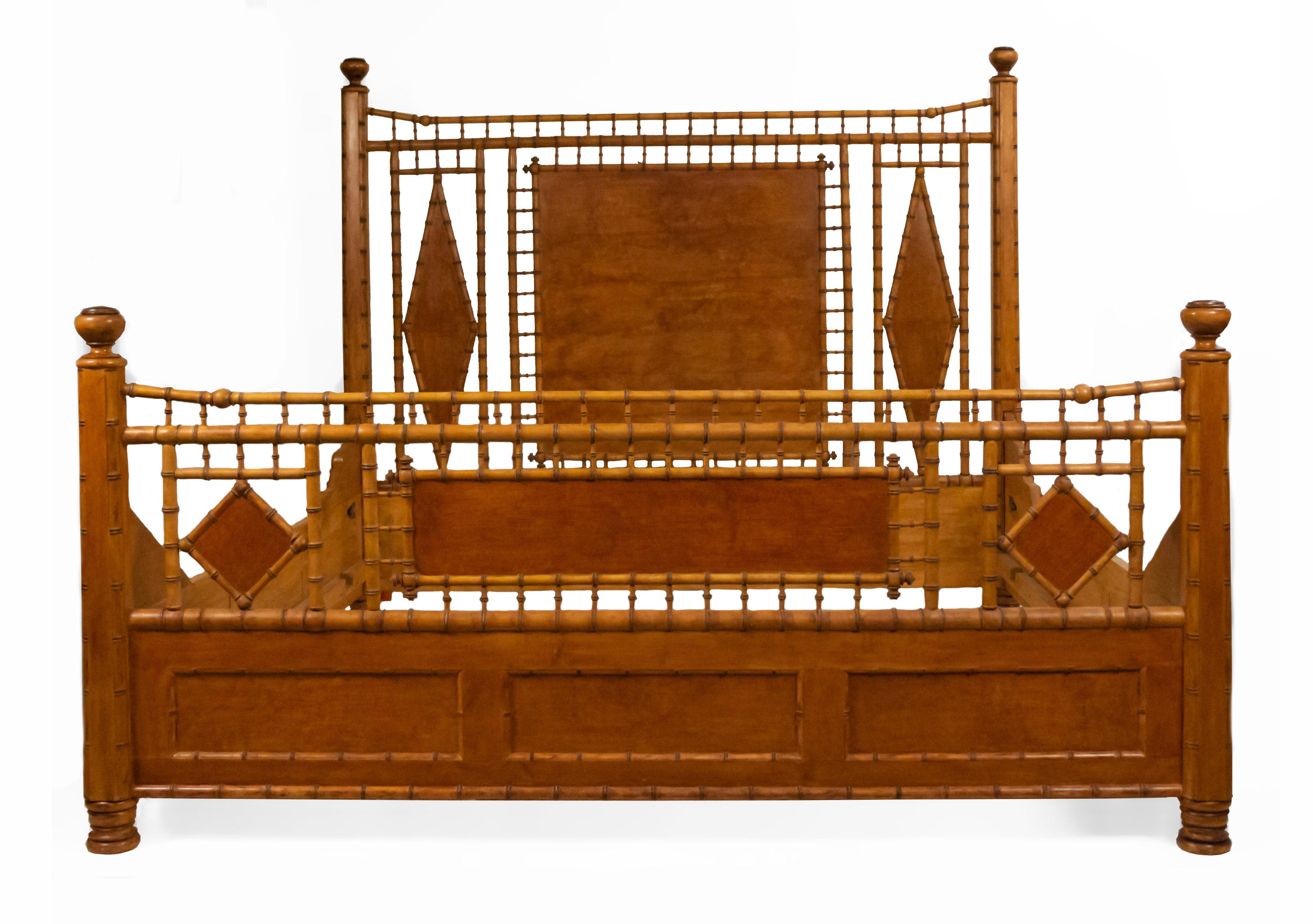 American Victorian style faux bamboo maple king-size bed with filigree and diamond design panels, late 20th century (6 pieces: headboard, footboard, 2 rails, 2 supports/slats).