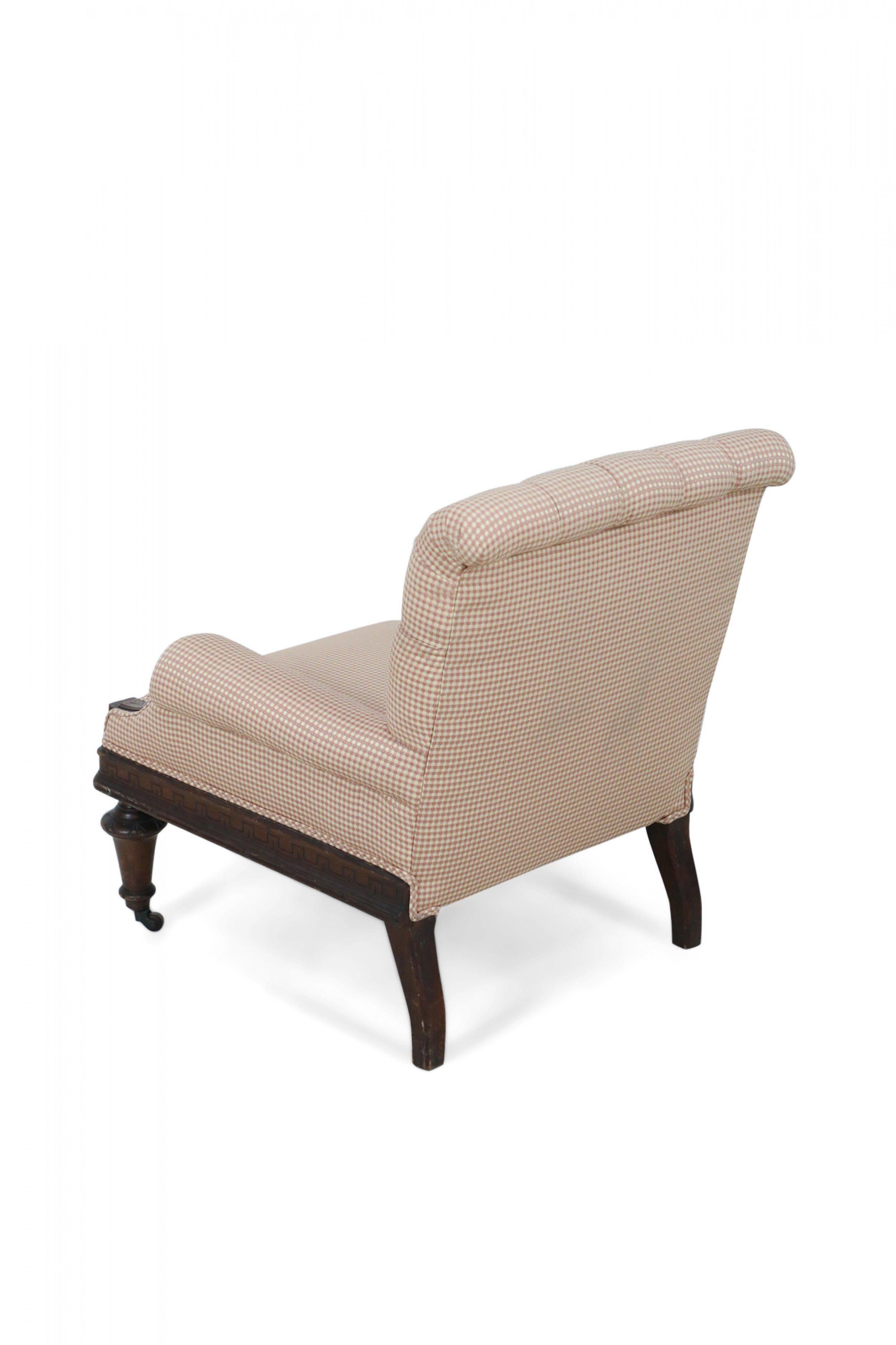 Amerikanischer viktorianischer getufteter und gepolsterter roter und beige karierter Mahagoni-Sessel im Angebot 5