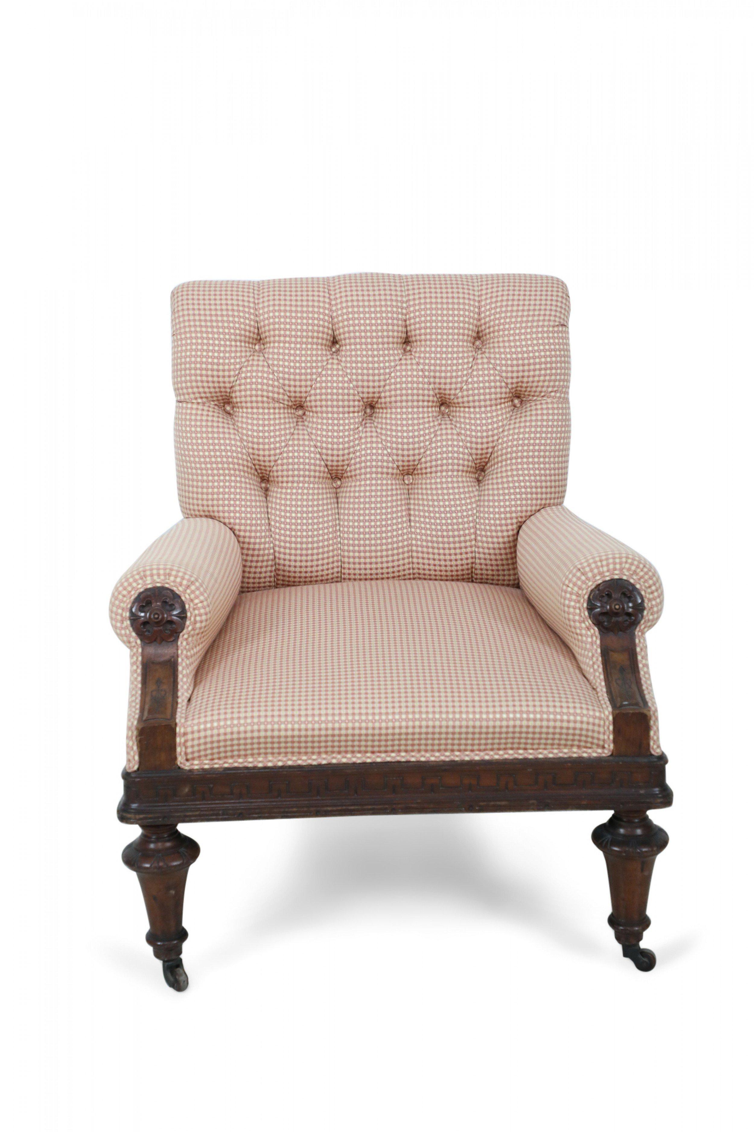 Fauteuil victorien en acajou tapissé à damier rouge et beige en vente 7