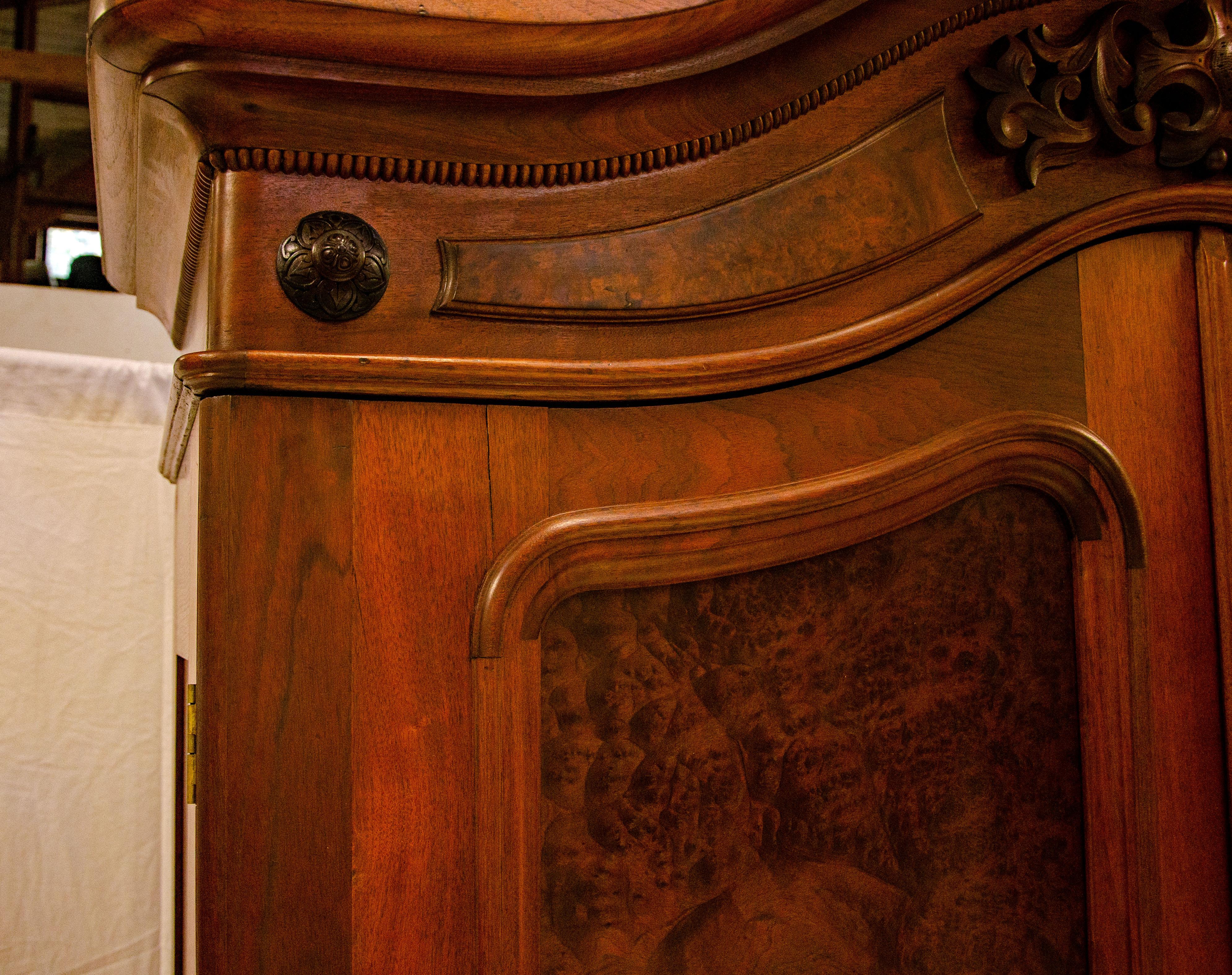 American Victorian Walnut Armoire In Good Condition In Crockett, CA