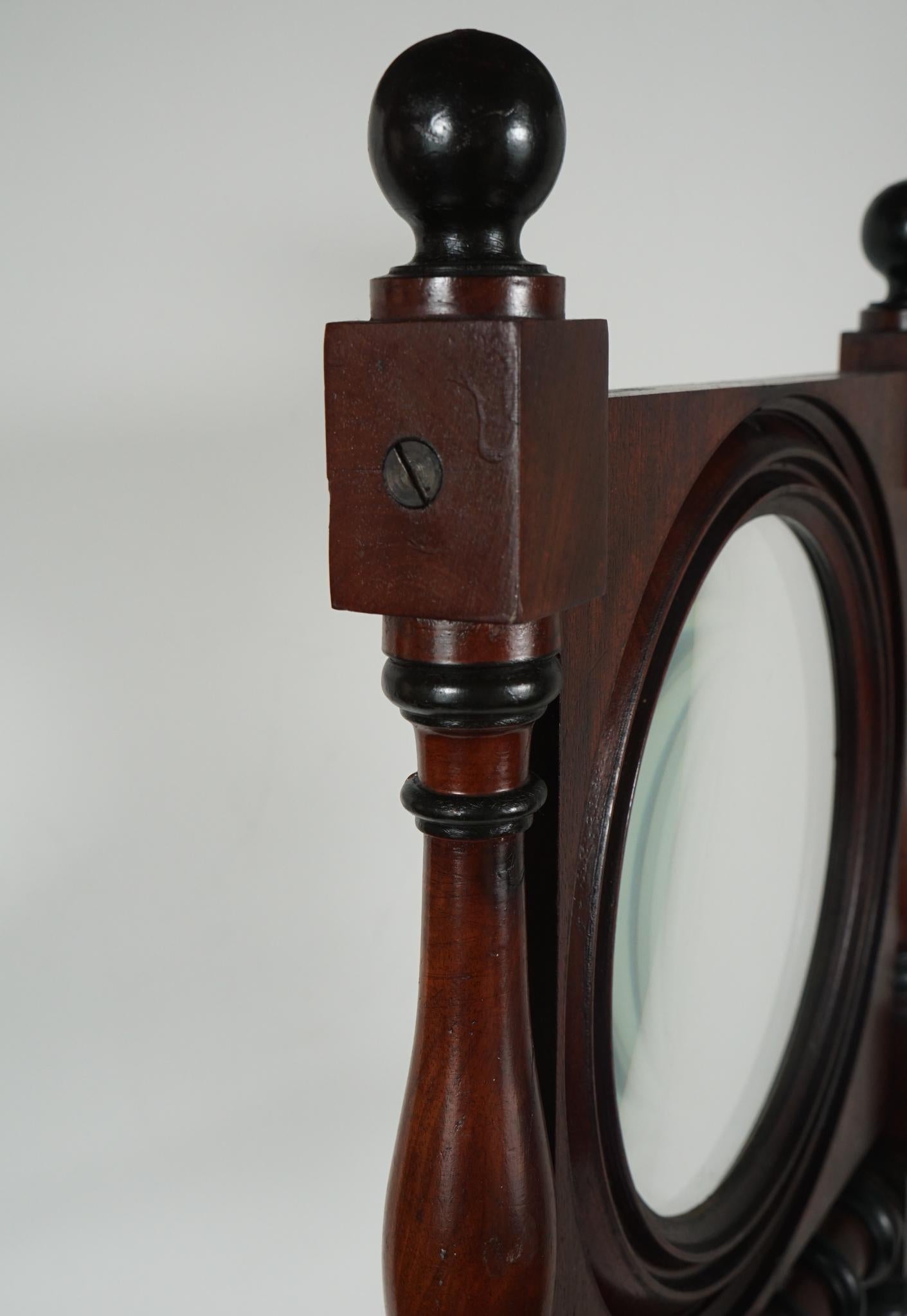 XIXe siècle Loupe à pied en noyer de l'époque victorienne américaine en vente